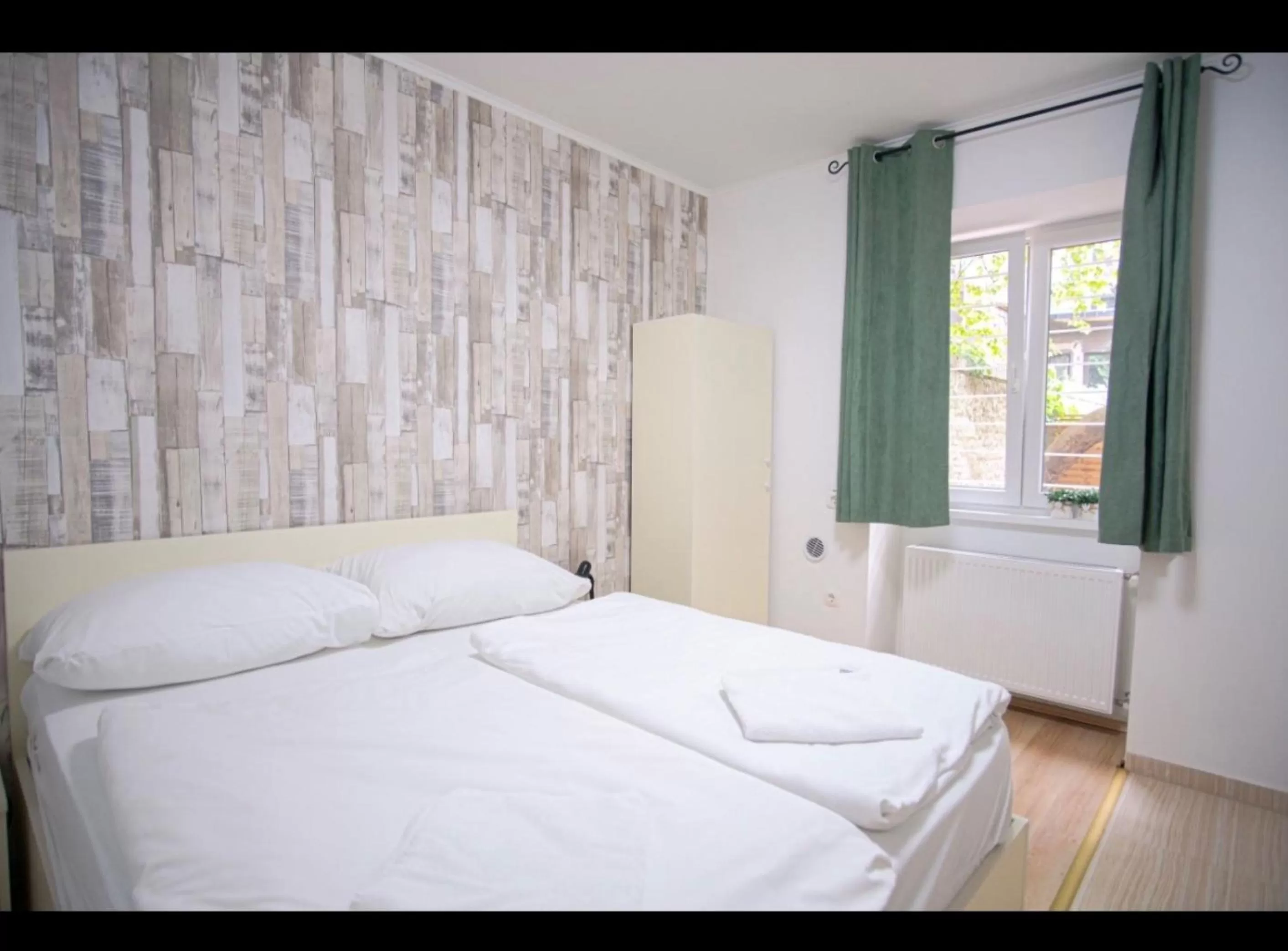 Bedroom, Bed in Easy Star Hotel