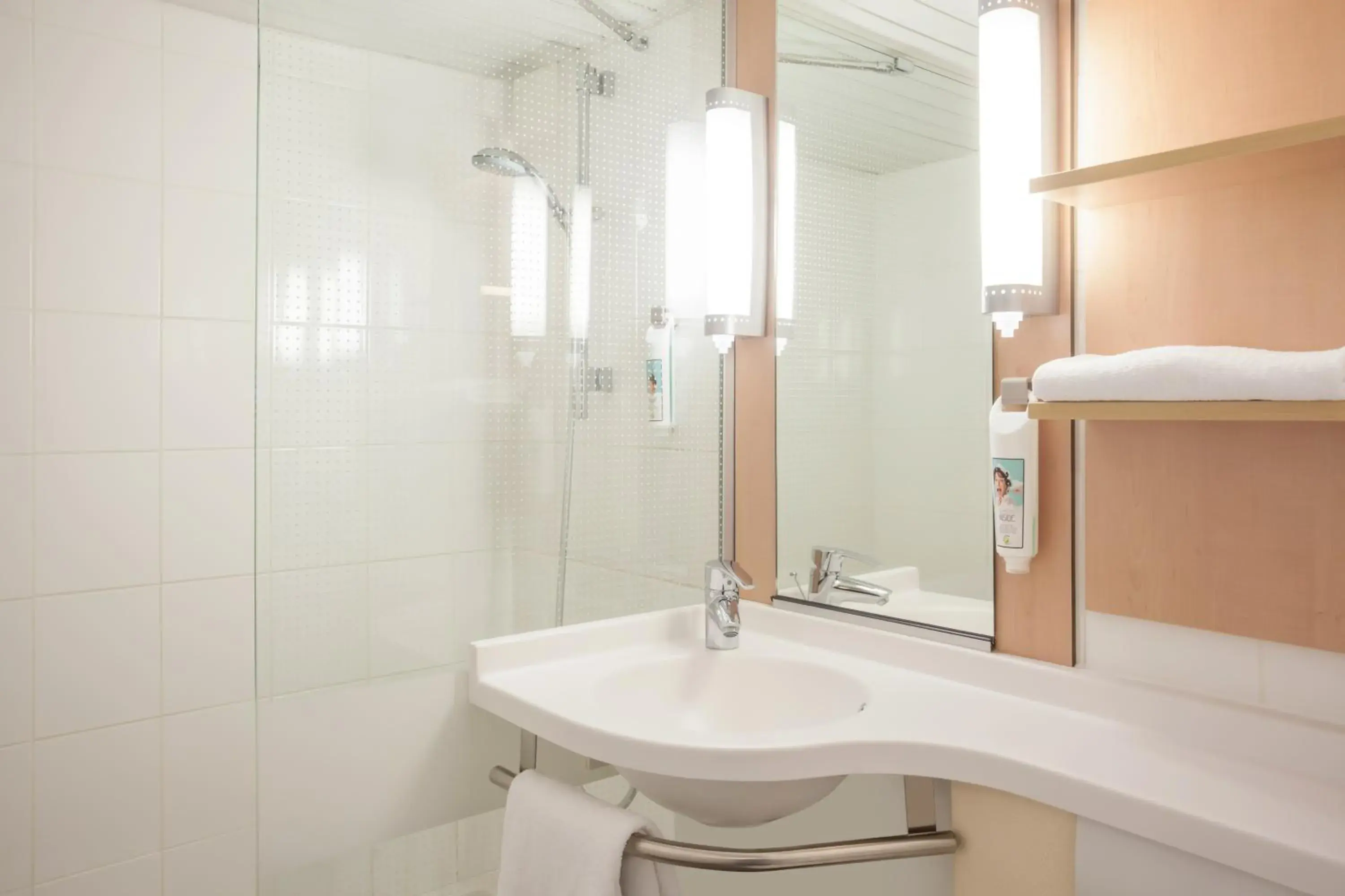 Shower, Bathroom in ibis Maine Montparnasse