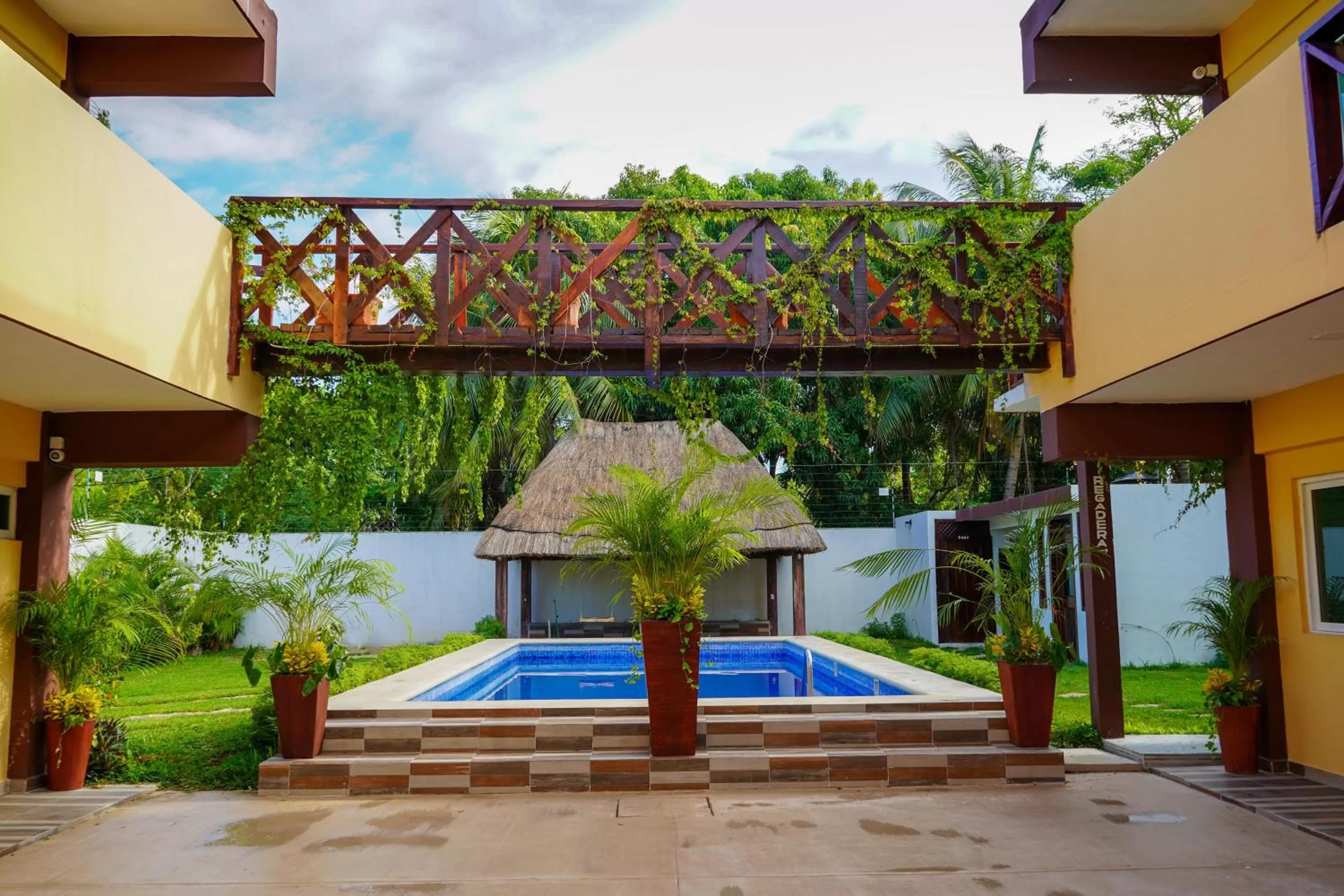 Swimming pool in Framfor Inn
