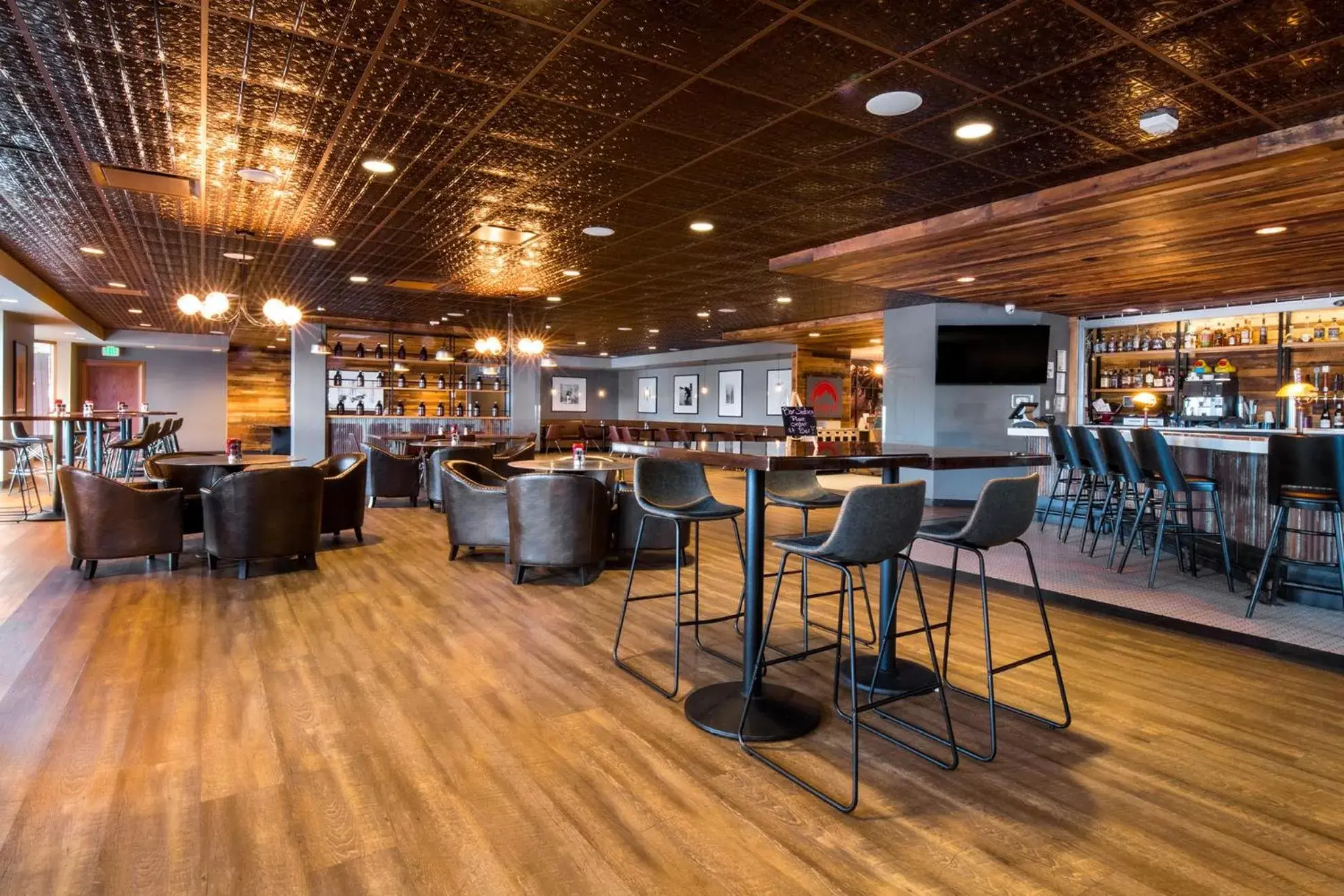 Restaurant/places to eat, Lounge/Bar in The Ridgeline Hotel, Estes Park, Ascend Hotel Collection