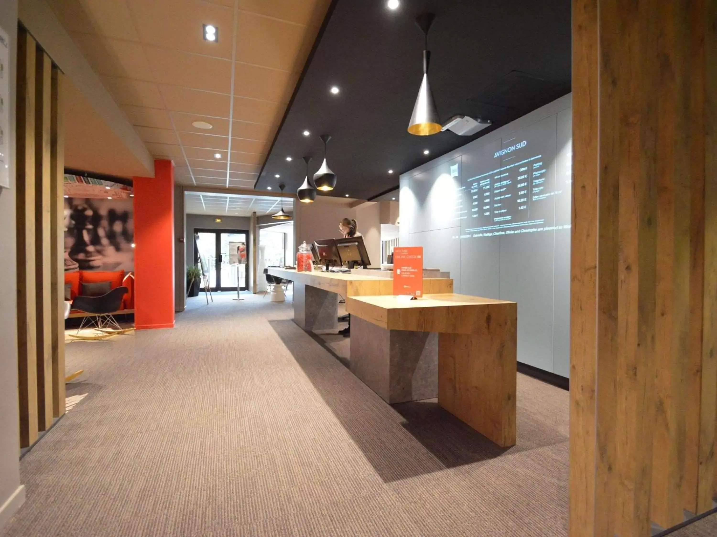 Property building, Lobby/Reception in ibis Avignon Sud