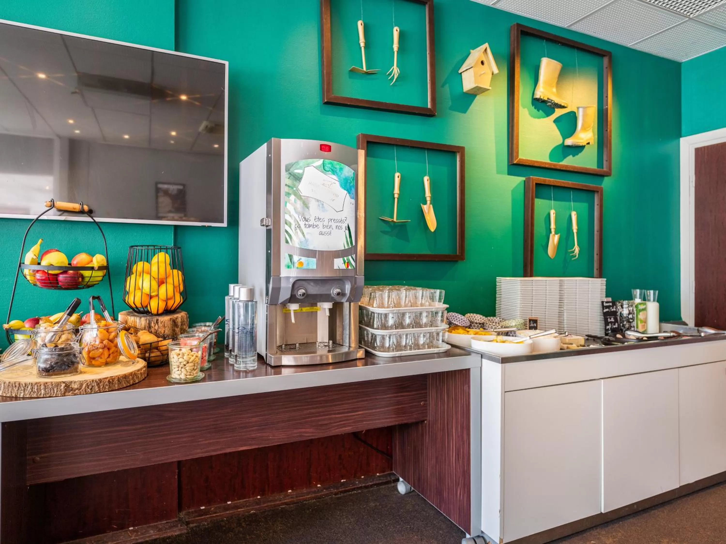 Breakfast in B&B HOTEL Lyon Nord 4 étoiles