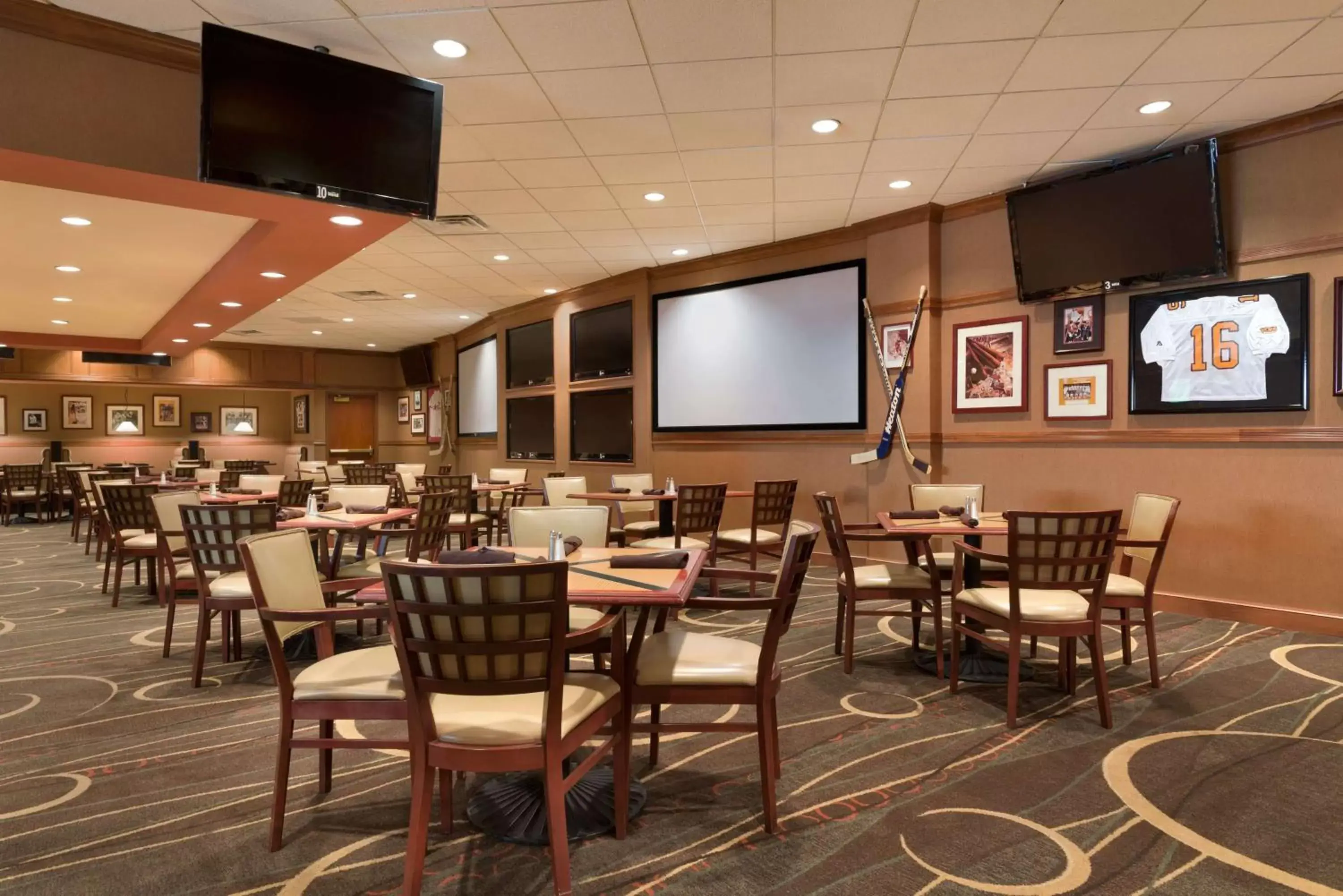 Lounge or bar, Restaurant/Places to Eat in Embassy Suites by Hilton Nashville South Cool Springs