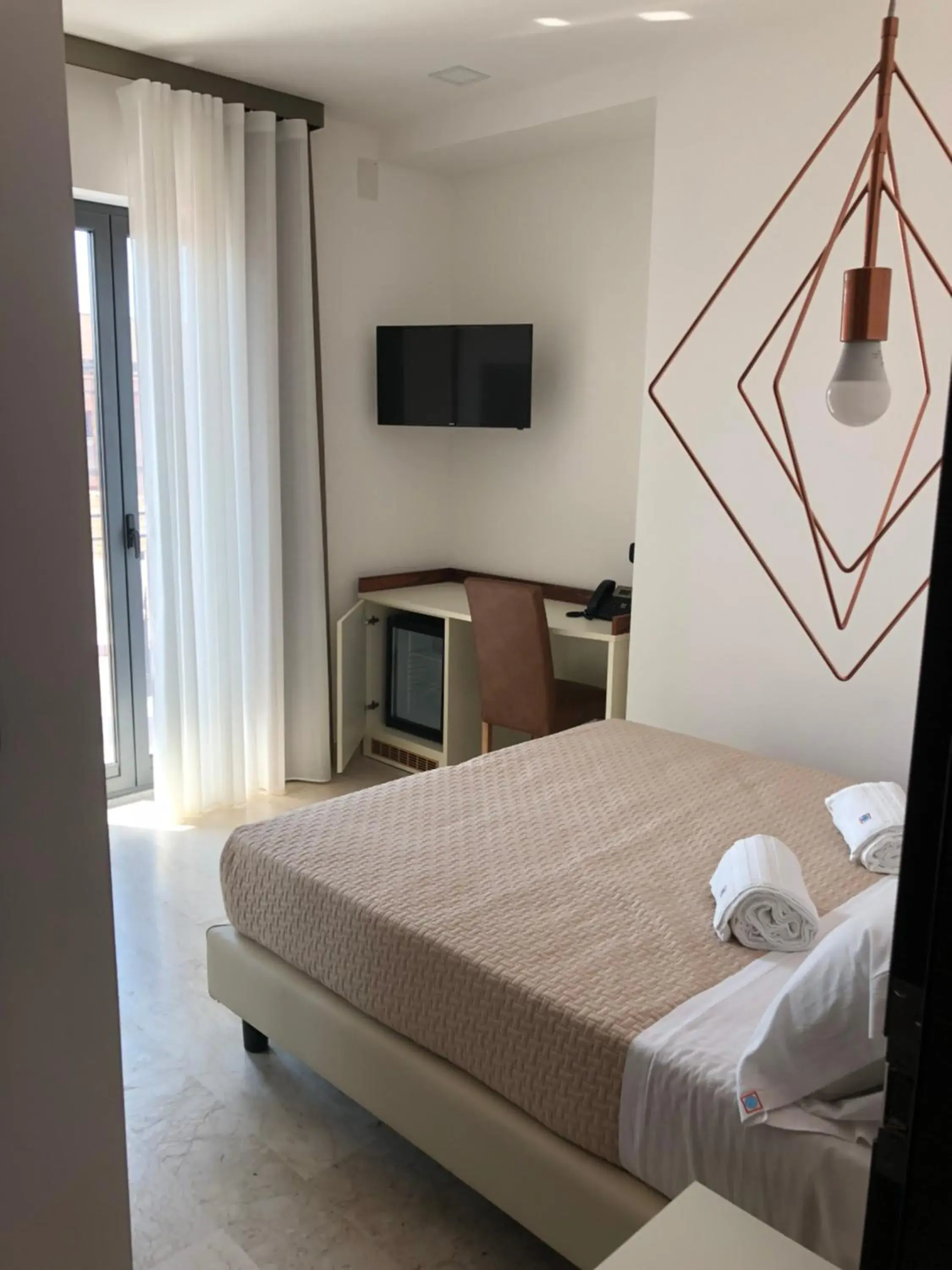 Bed in Albergo Milazzo Inn AiMori Bed in Albergo Milazzo Inn AiMori