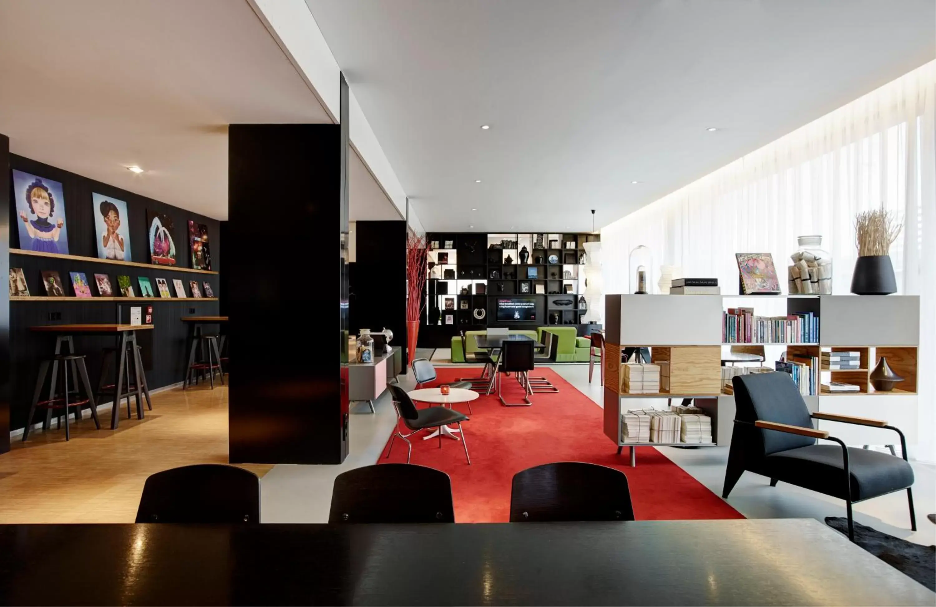 Lobby or reception, Restaurant/Places to Eat in citizenM Schiphol Airport