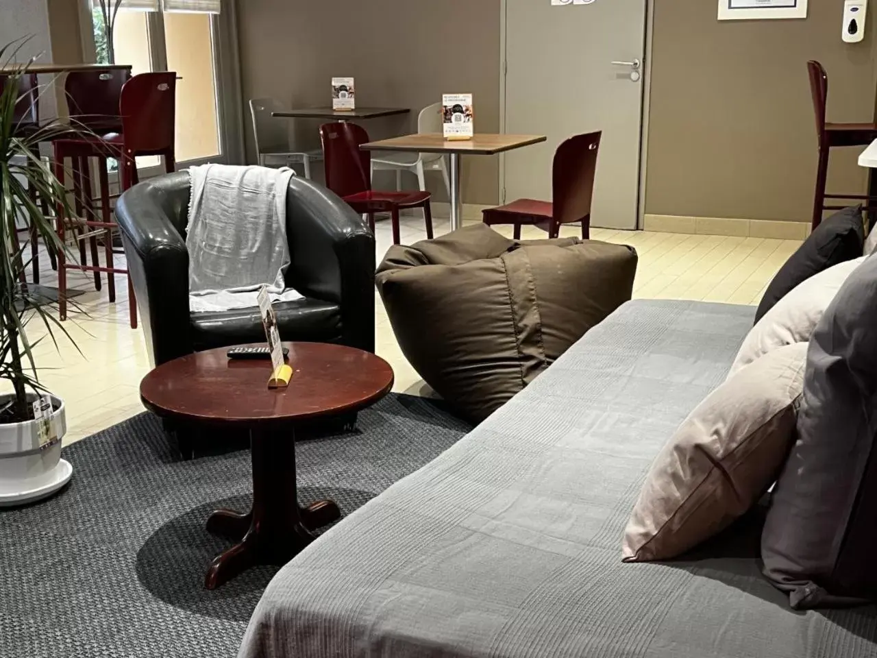 Living room, Seating Area in Campanile Villefranche-Sur-Saône