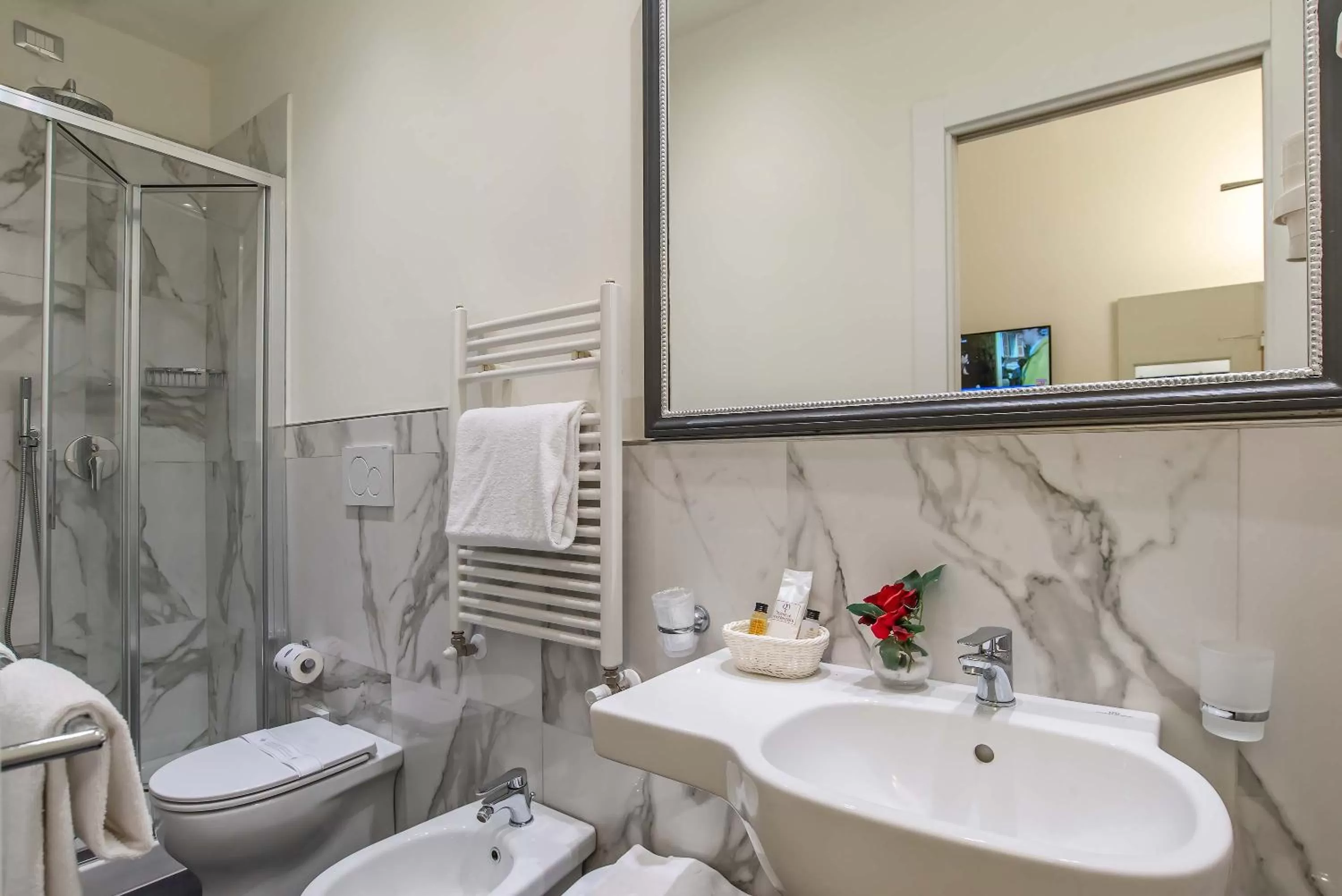 Bathroom in Hotel Accademia