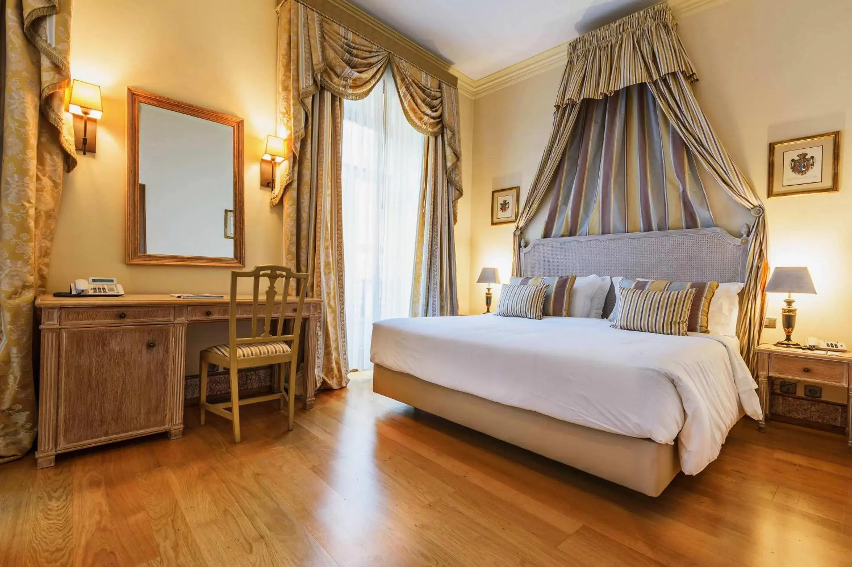 Bed in Hotel Real Palacio