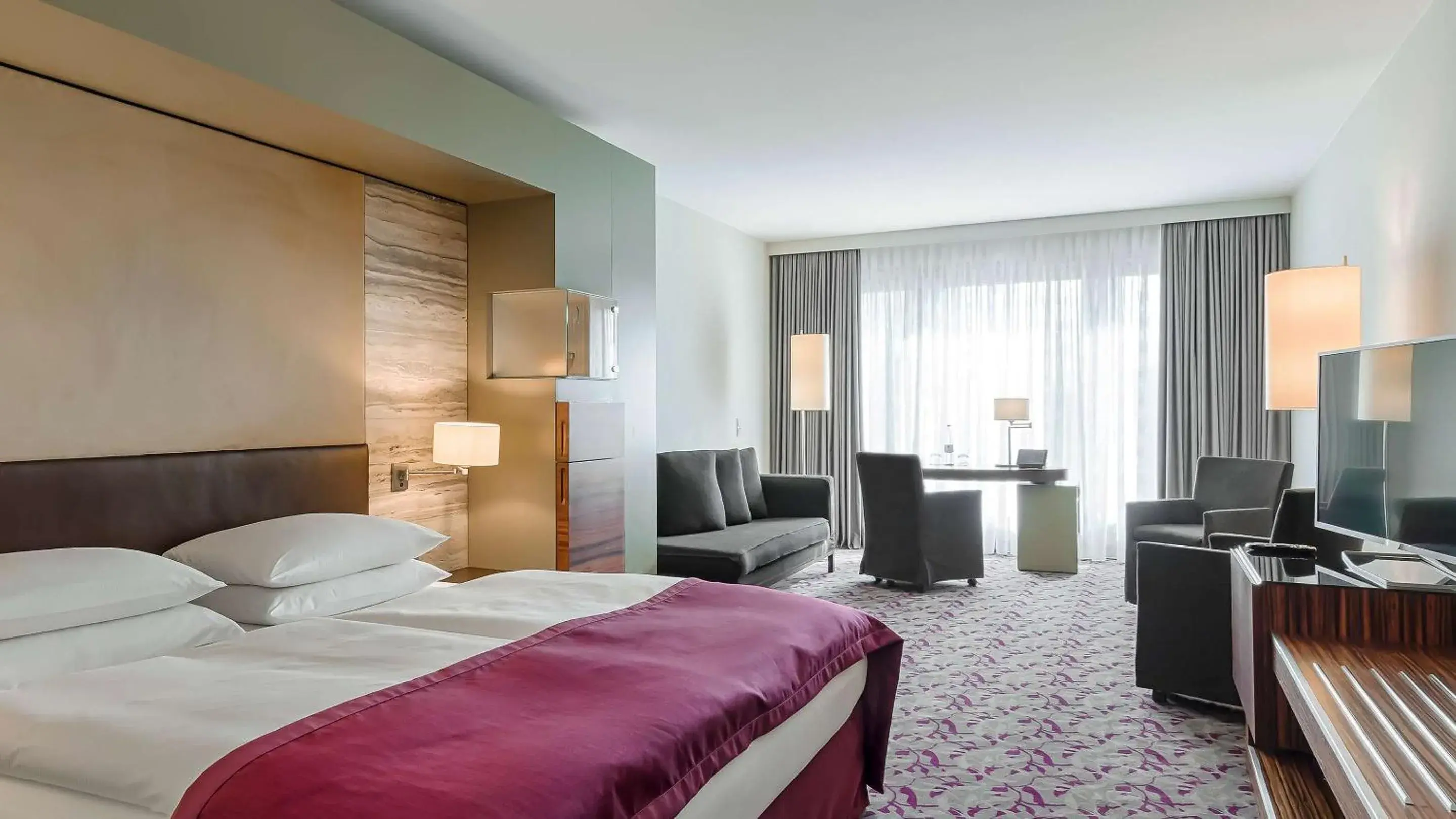 Superior Double or Twin Room in Dorint Hotel am Heumarkt Köln Superior Double or Twin Room in Dorint Hotel am Heumarkt Köln