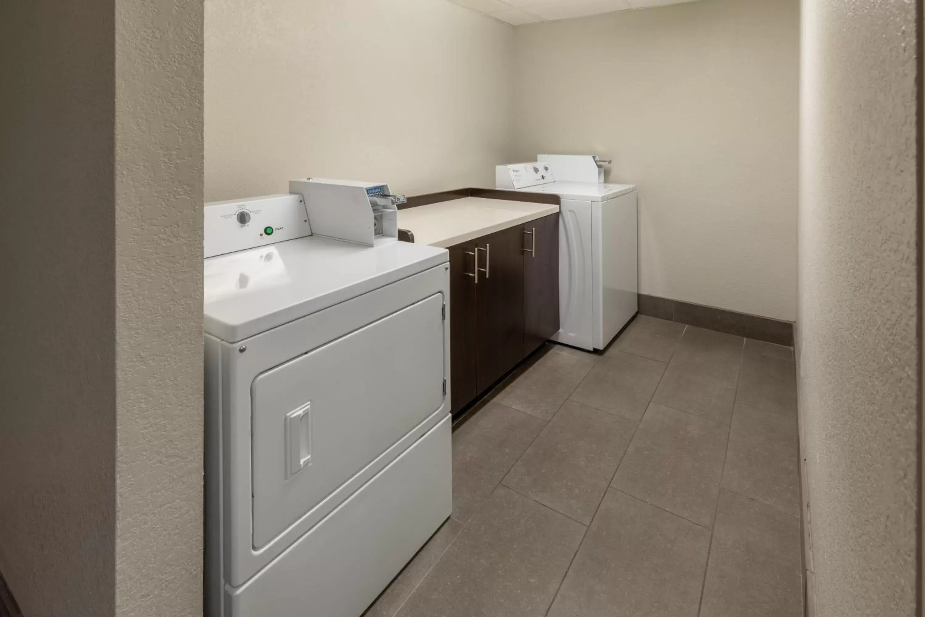 laundry, Bathroom in La Quinta by Wyndham Houston NW Brookhollow