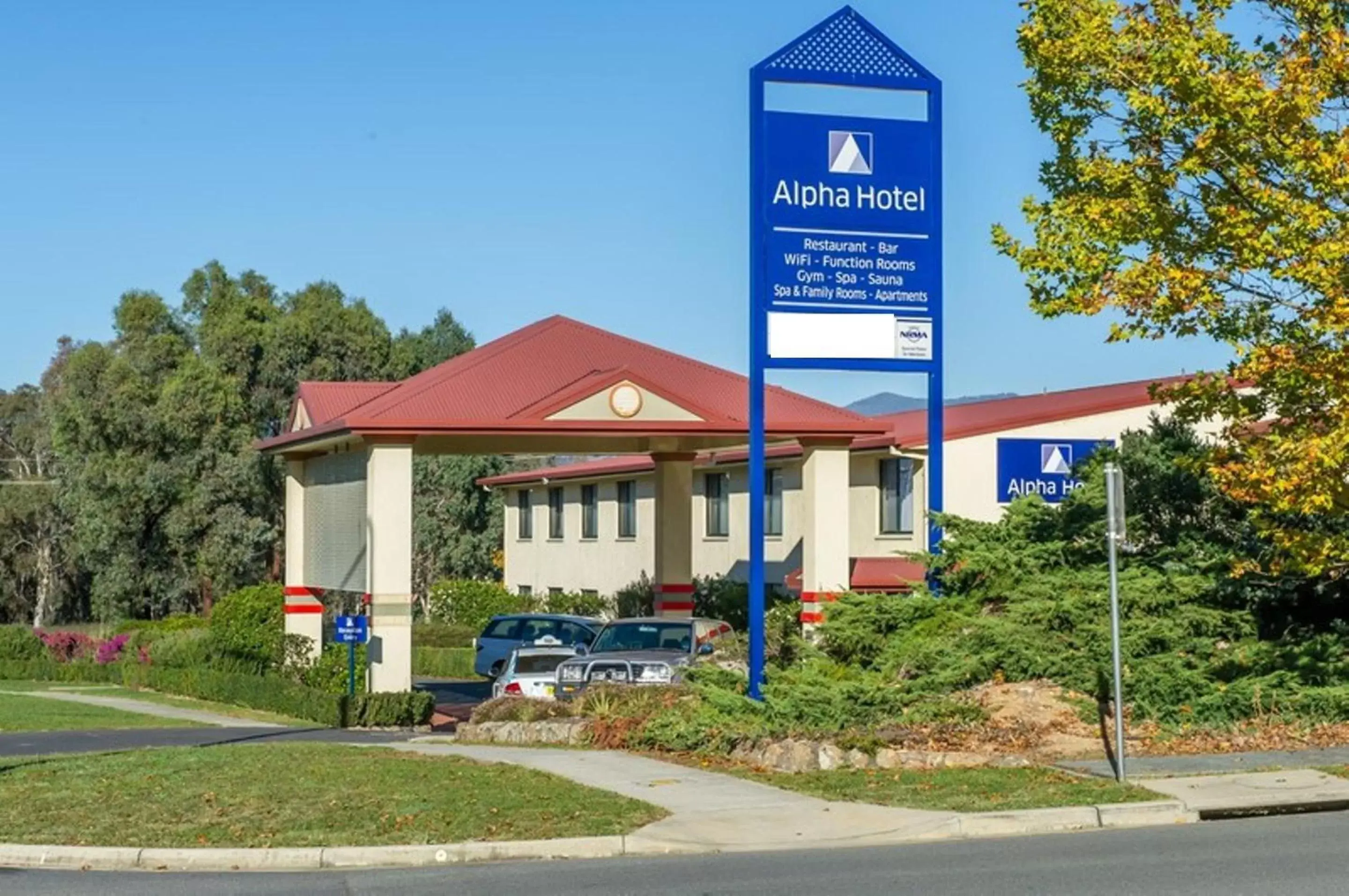 Facade/entrance in Alpha Hotel Canberra