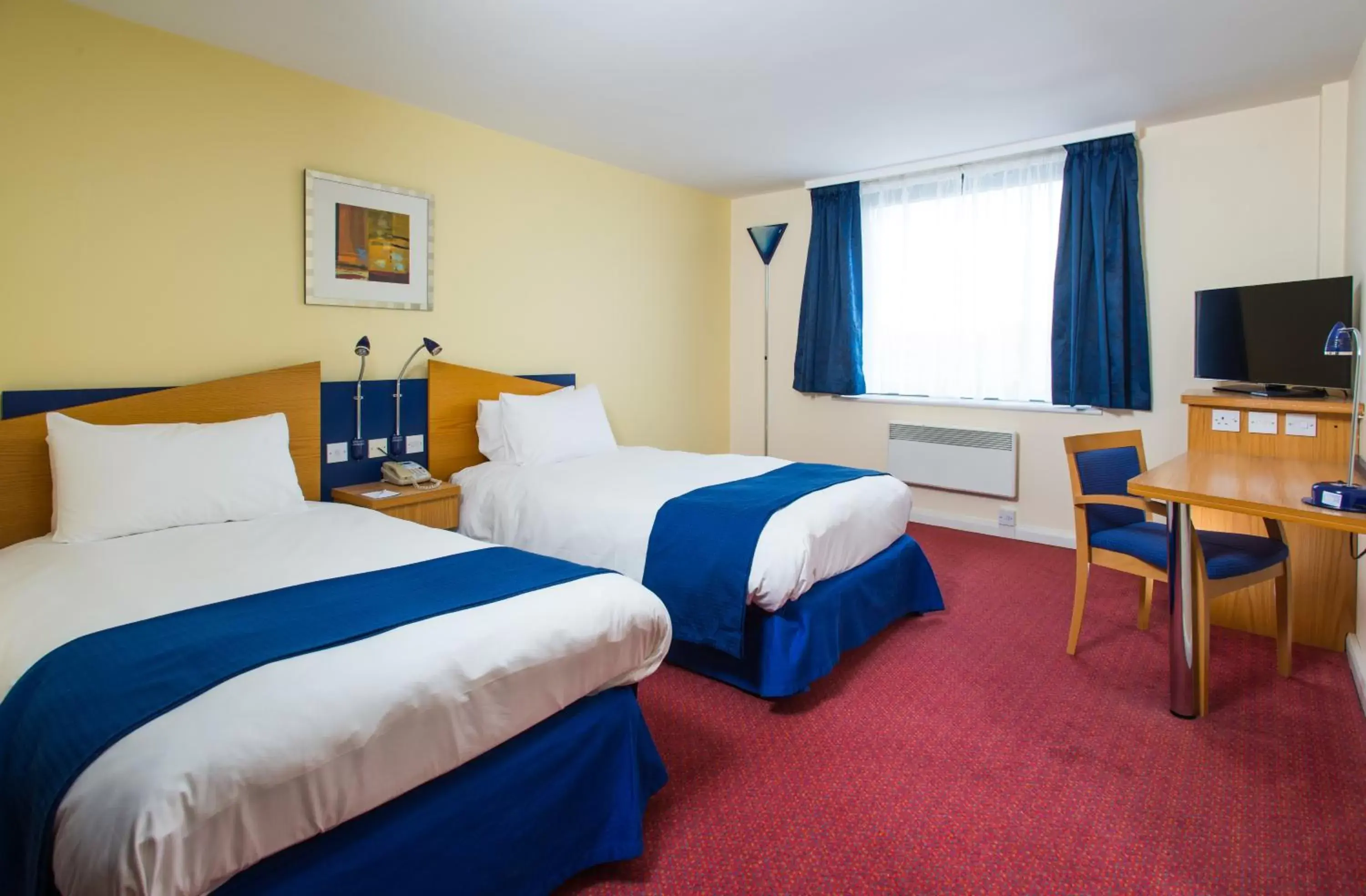 Photo of the whole room, Bed in Holiday Inn Express Bradford City Centre, an IHG Hotel