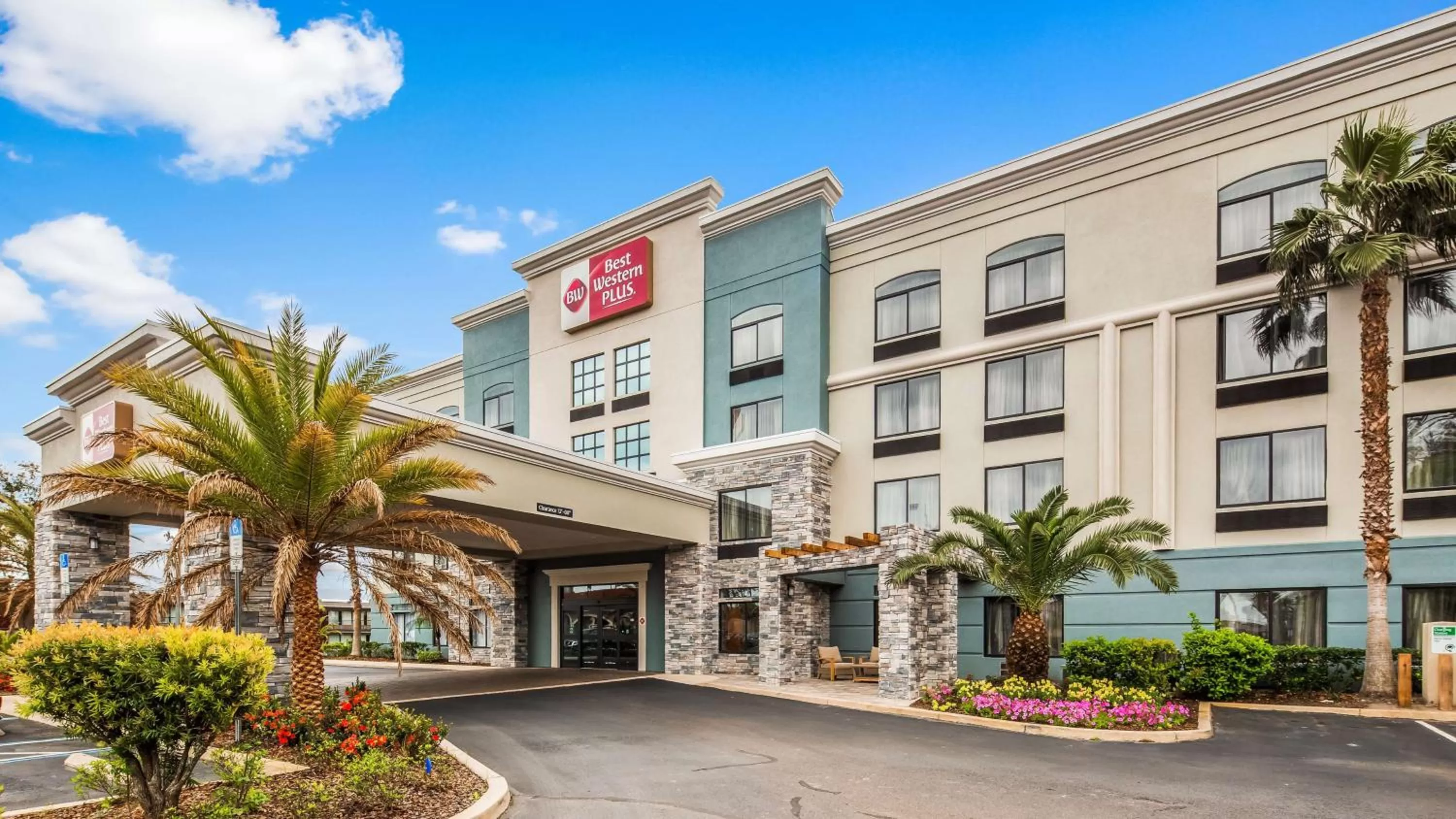 Property building in Best Western Plus St. Augustine I-95
