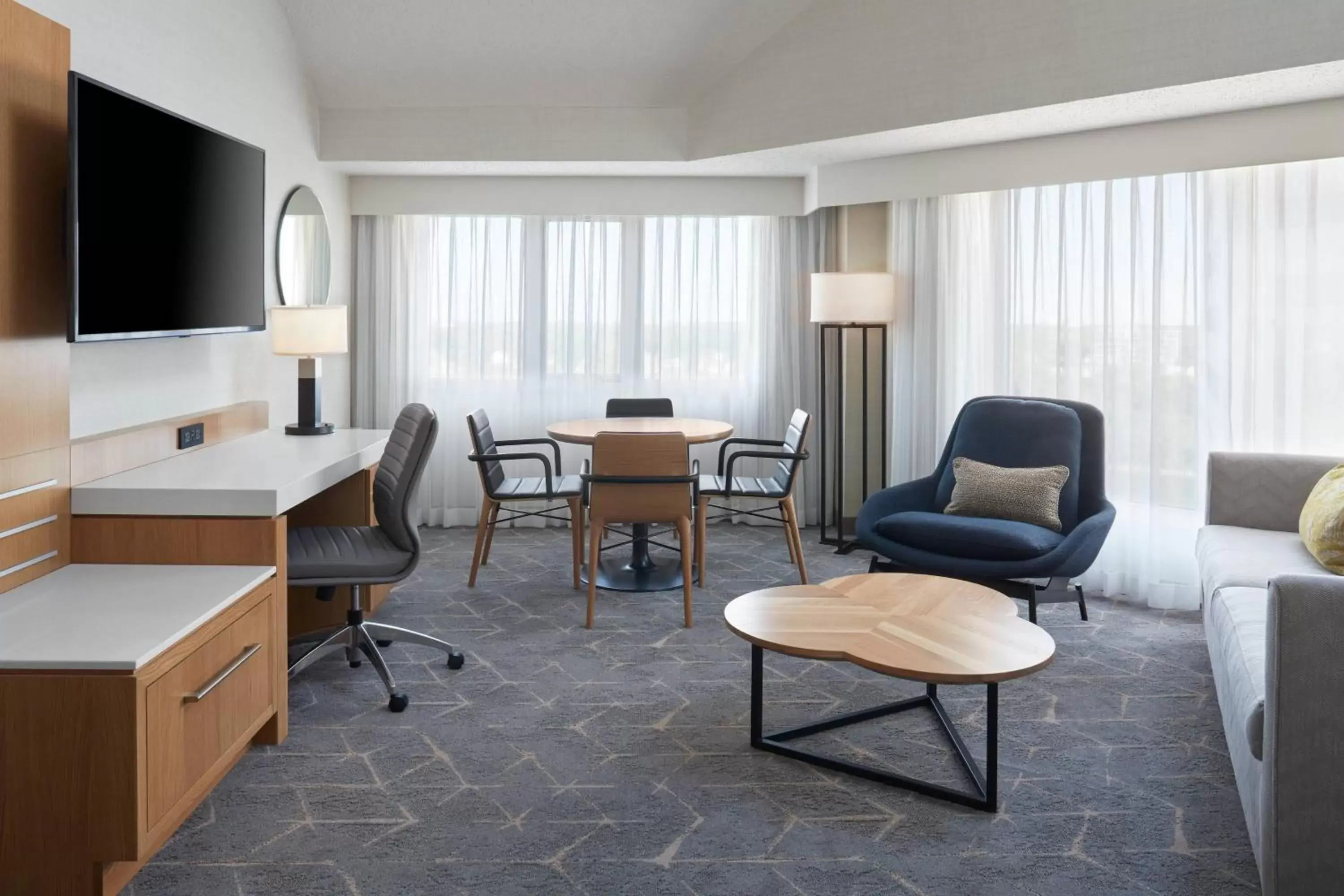 Bedroom, Seating Area in Delta Hotels by Marriott Saskatoon Downtown