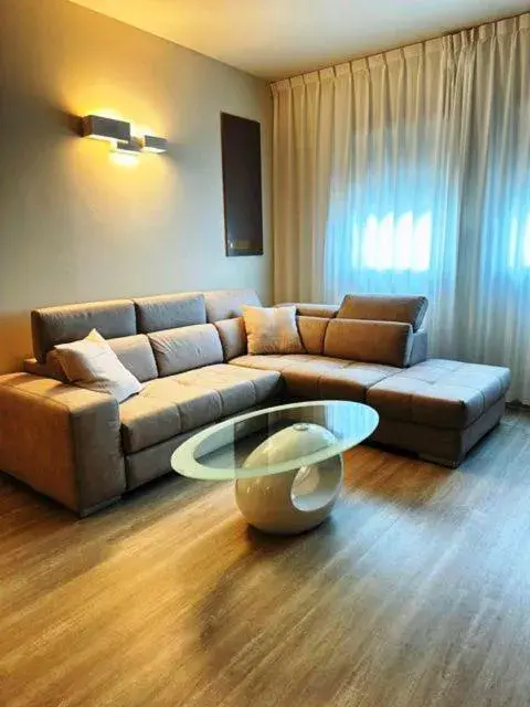 Living room, Seating Area in Wall Art Hotel & Residence