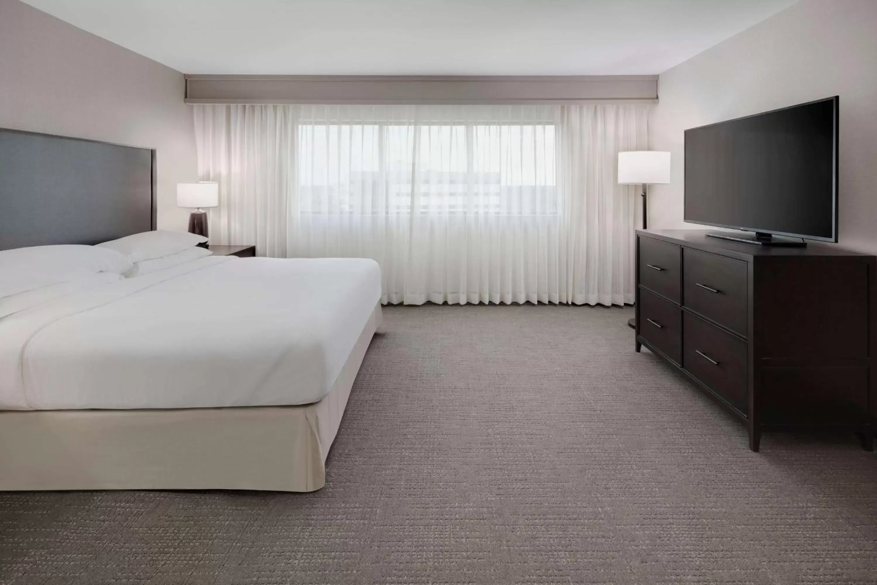 Bed in Embassy Suites by Hilton Detroit Troy Auburn Hills