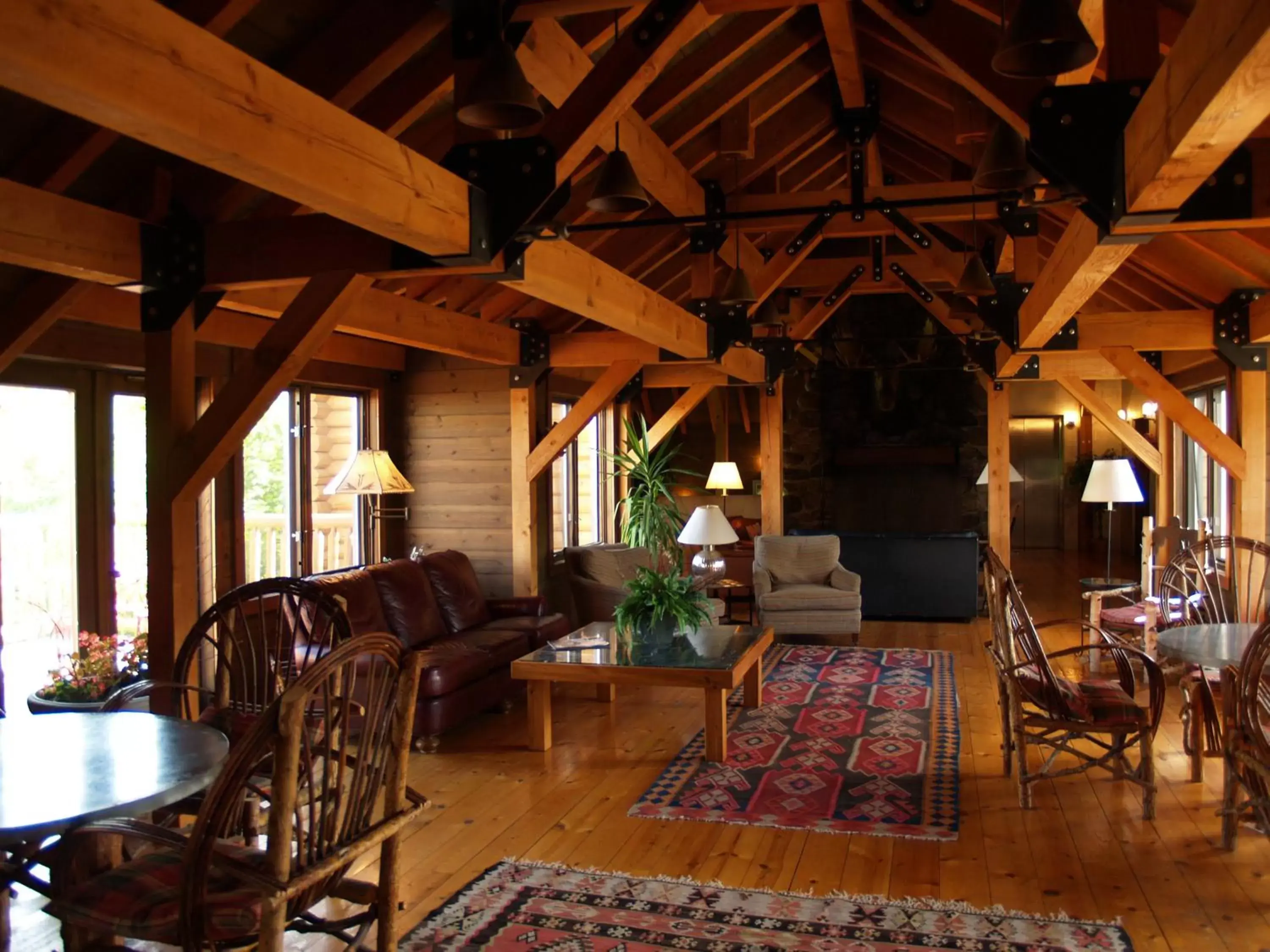 Communal lounge/ TV room in Drummond Island Resort & Conference Center