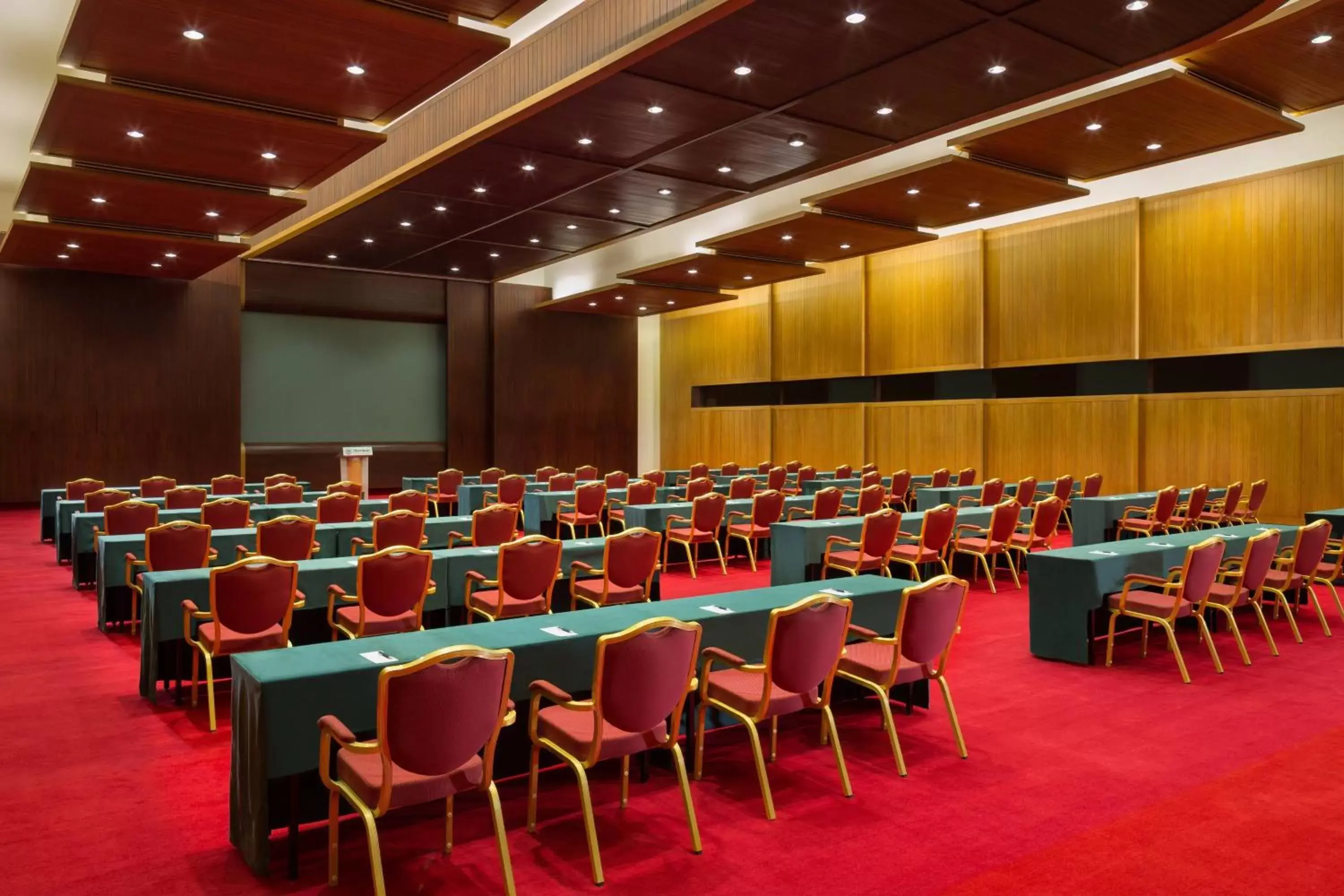 Meeting/conference room in Sheraton Grand Doha Resort & Convention Hotel