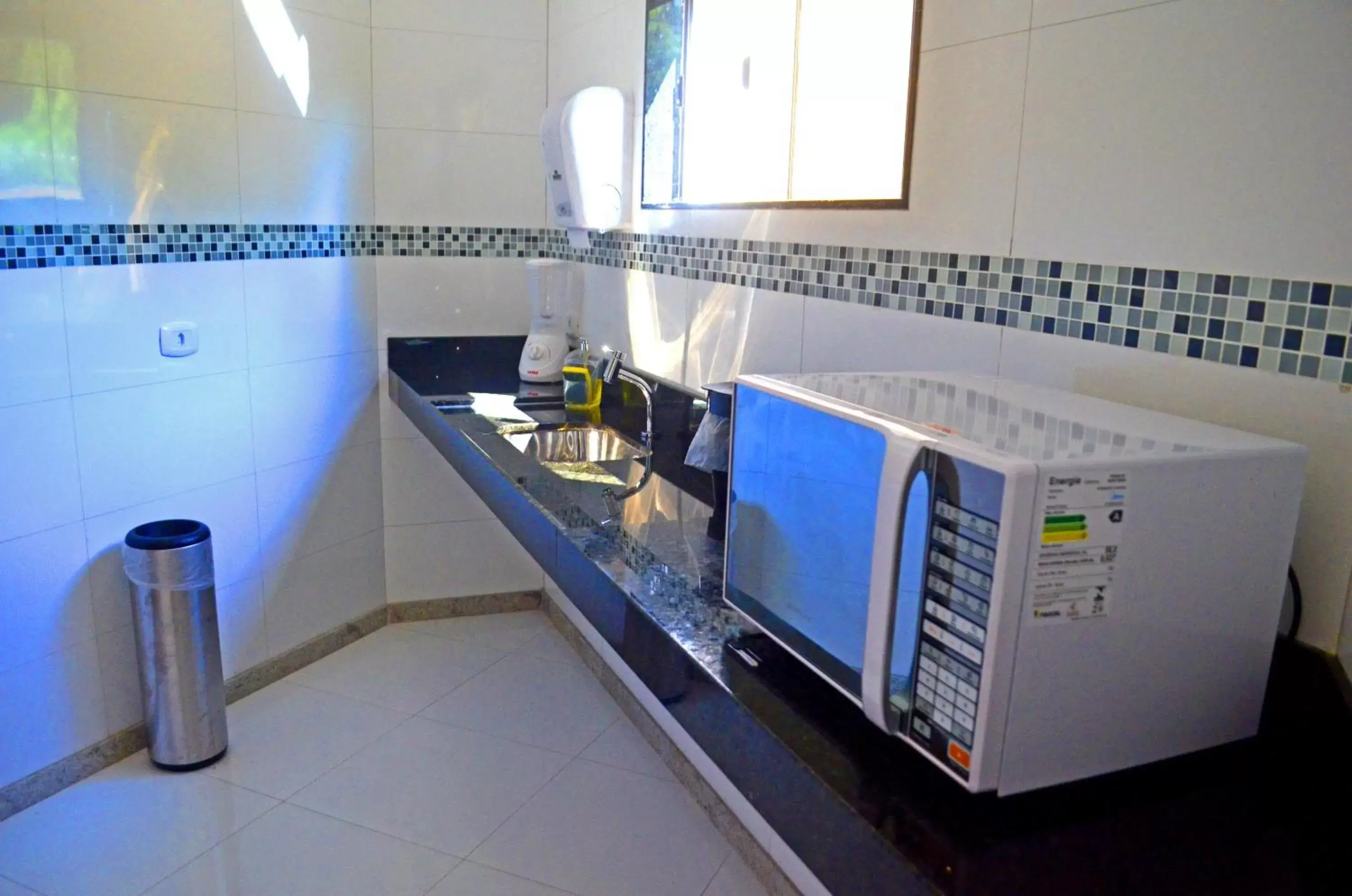Kitchen or kitchenette, Kitchen/Kitchenette in Safira Praia Hotel