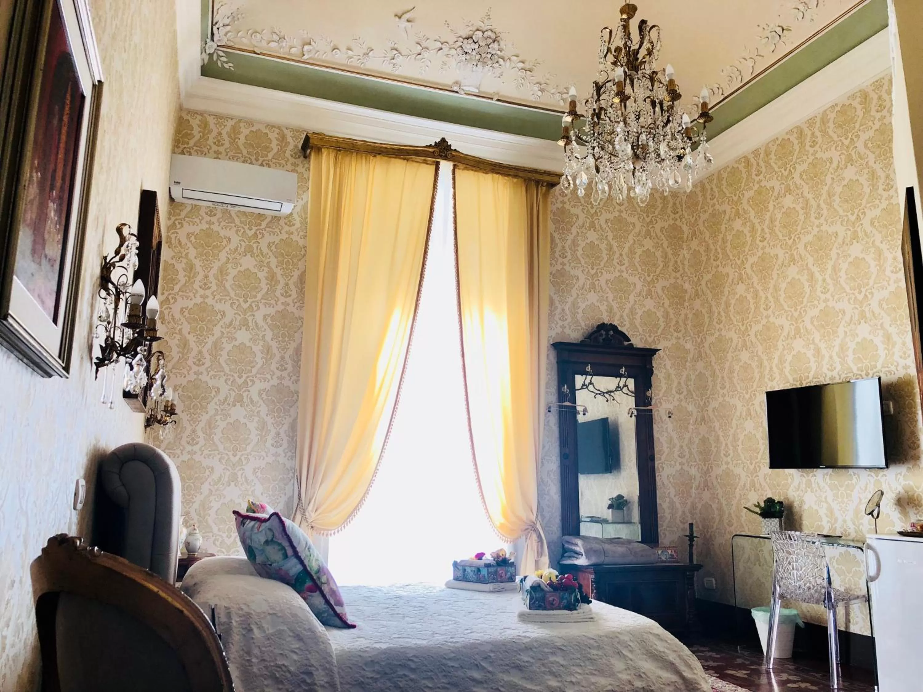 Photo of the whole room, Bed in Dimora Umberto