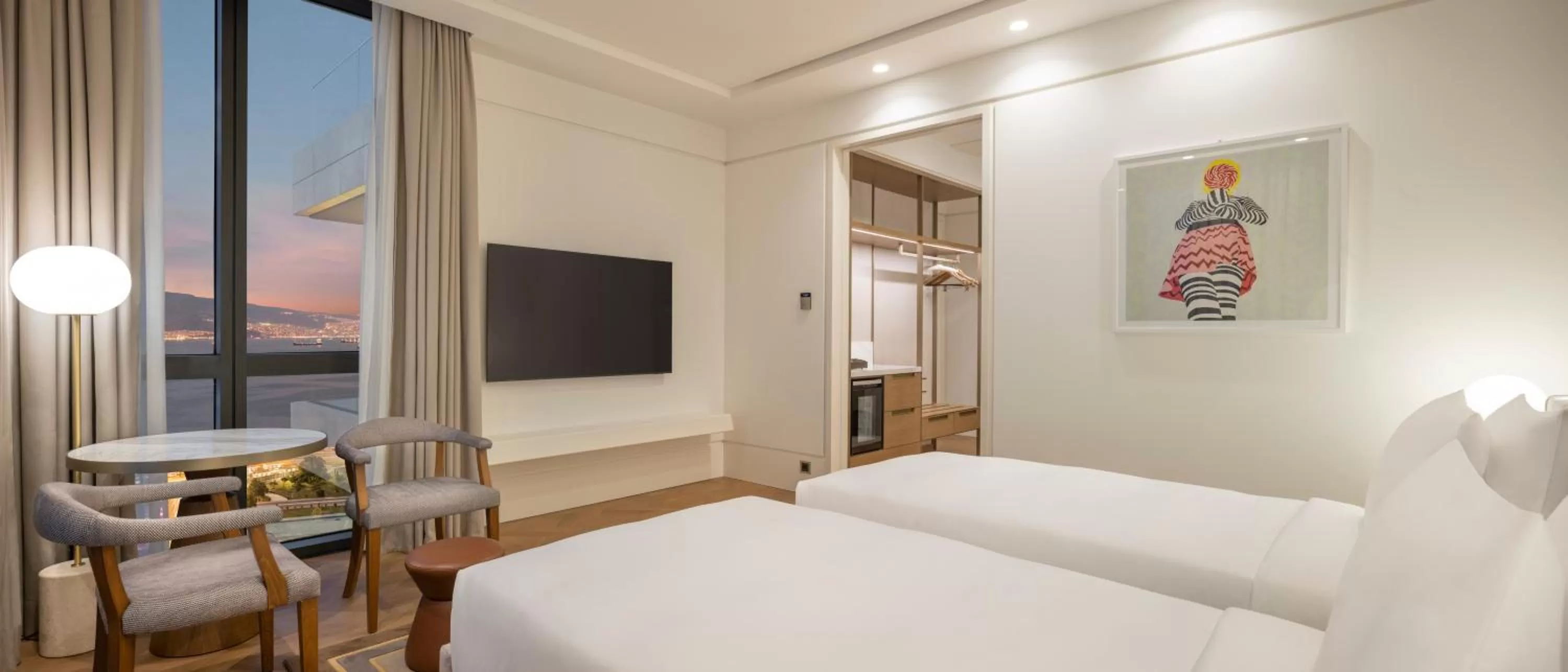 Bed in Hyatt Regency Izmir IstinyePark