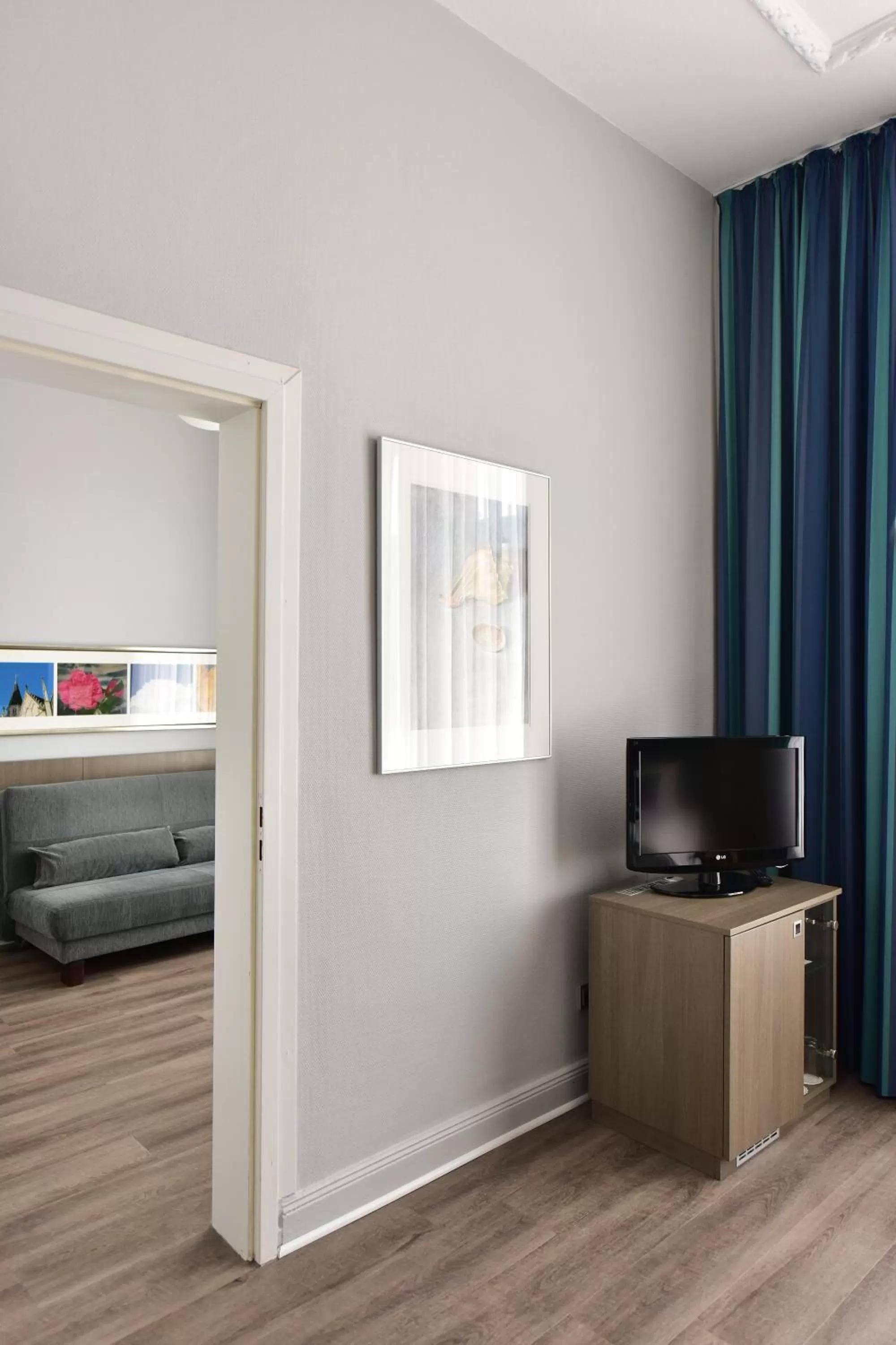 TV and multimedia, Bed in Frühlings-Hotel