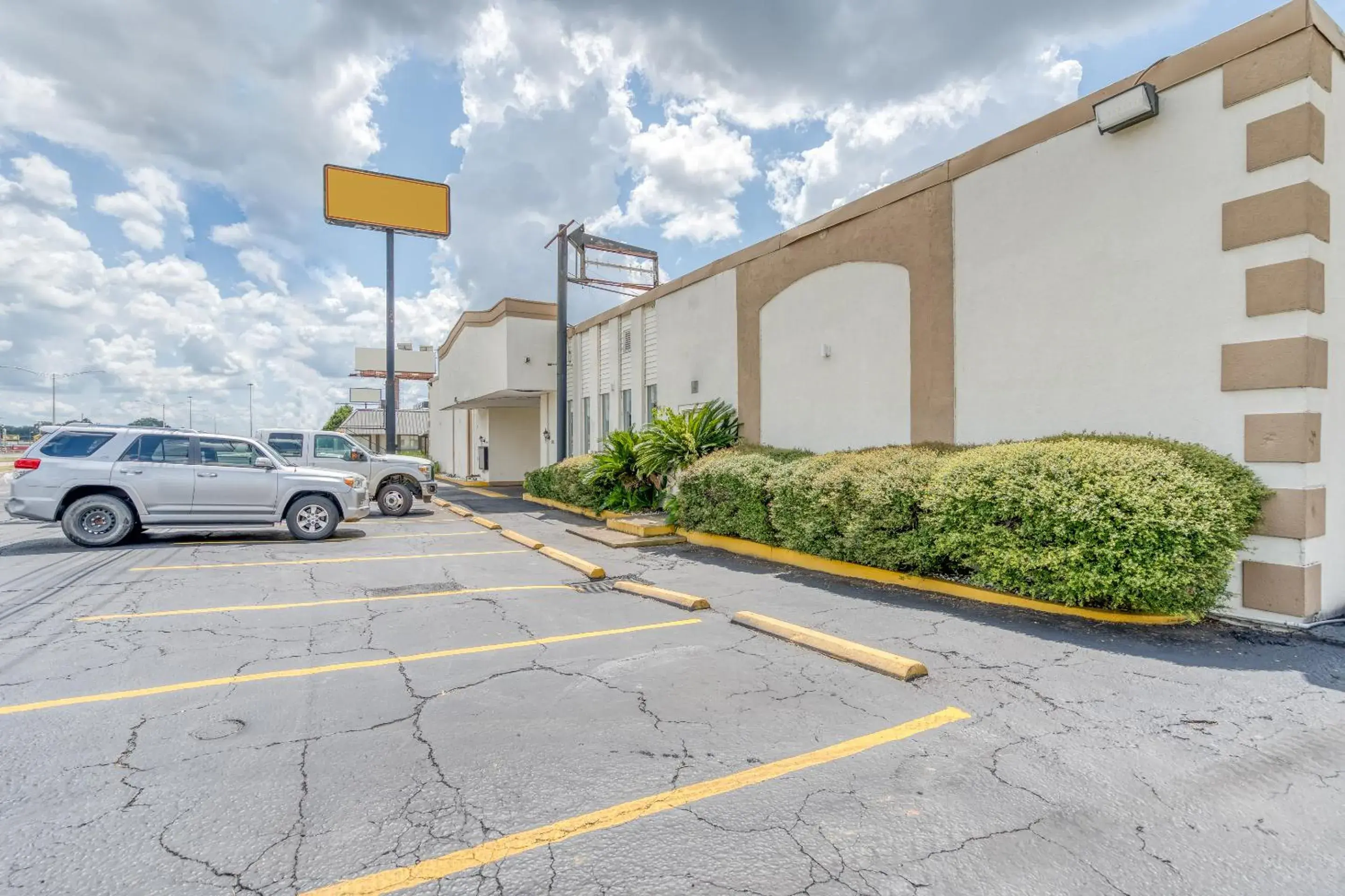 Facade/entrance, Property Building in OYO Hotel Alexandria LA- Hwy 165