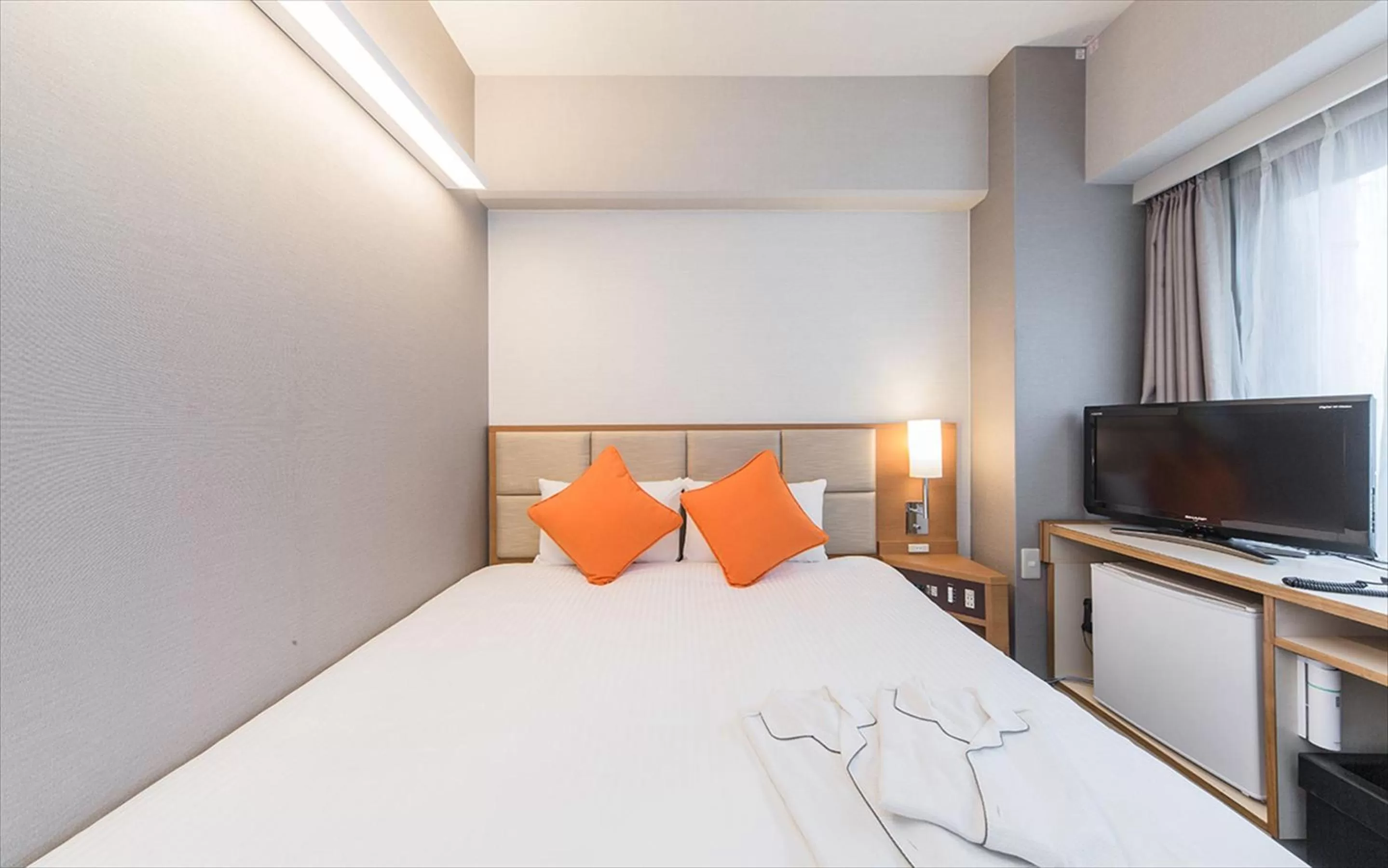 Photo of the whole room in Hotel Sun White