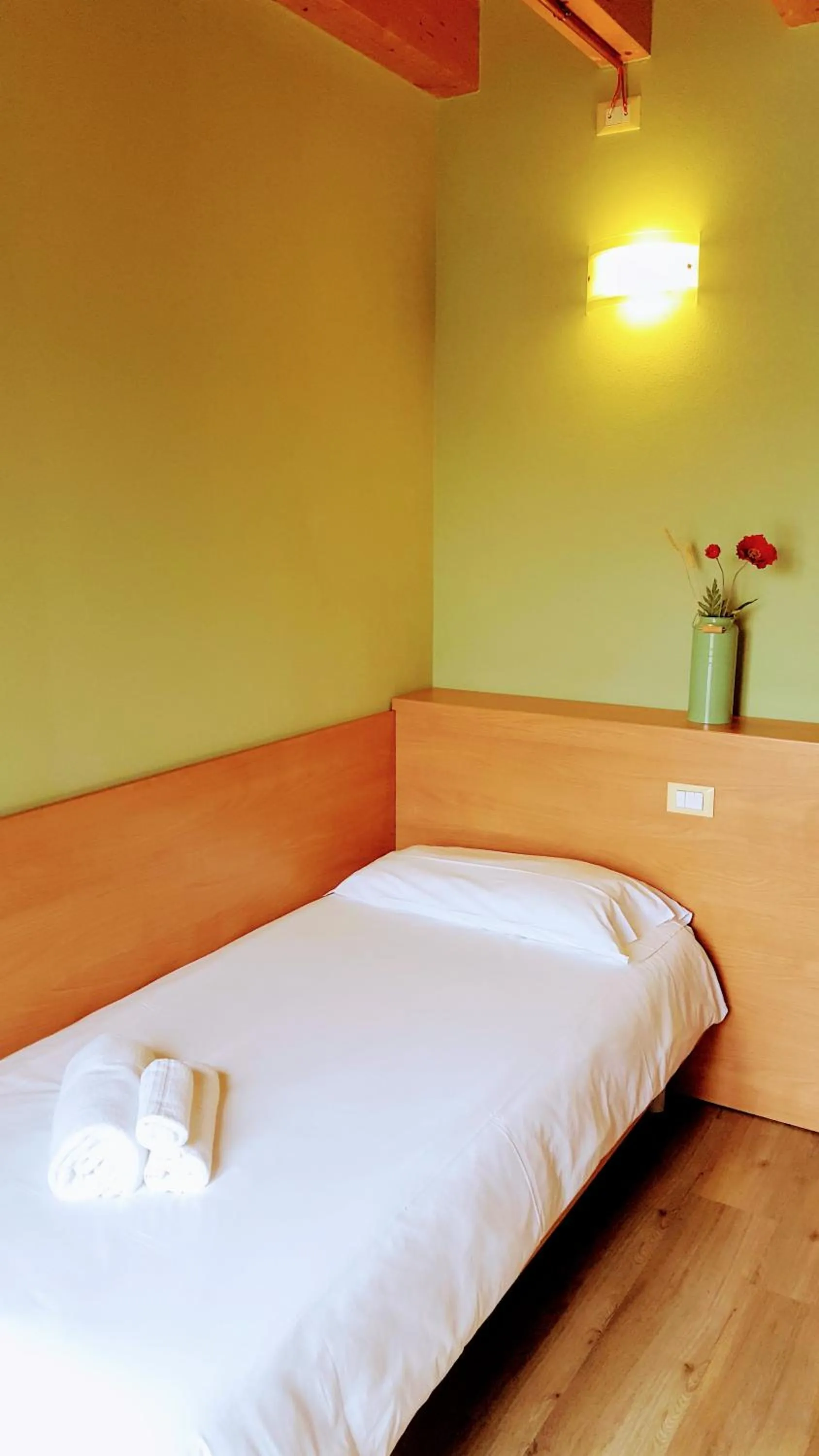 Photo of the whole room, Bed in Locanda Avanguardia