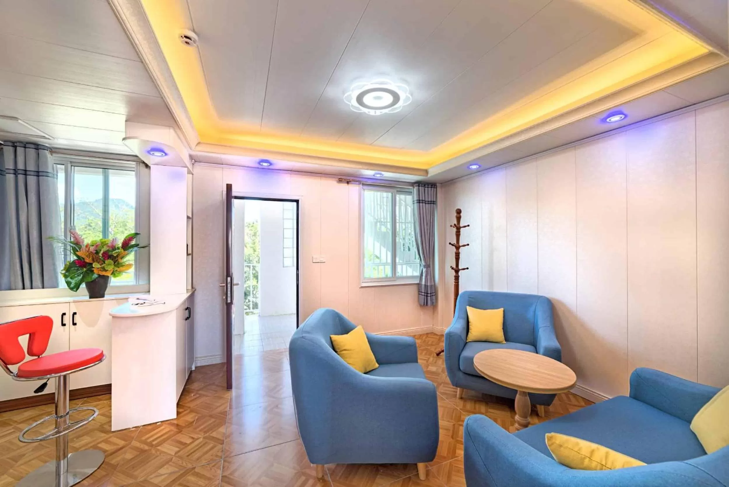 Living room in Riverside Hotel