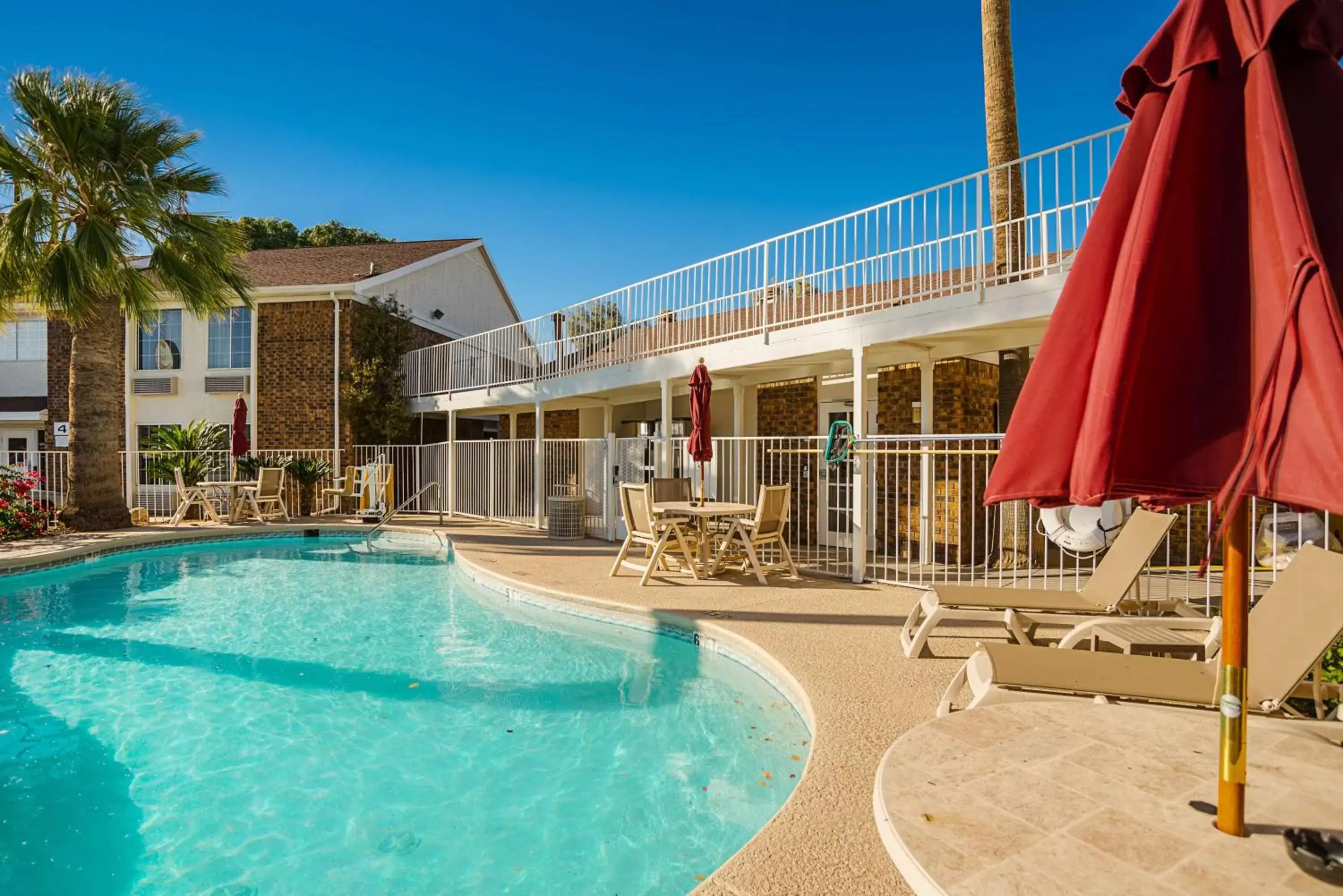 Pool view, Property Building in Motel 6 Tucson, AZ - North