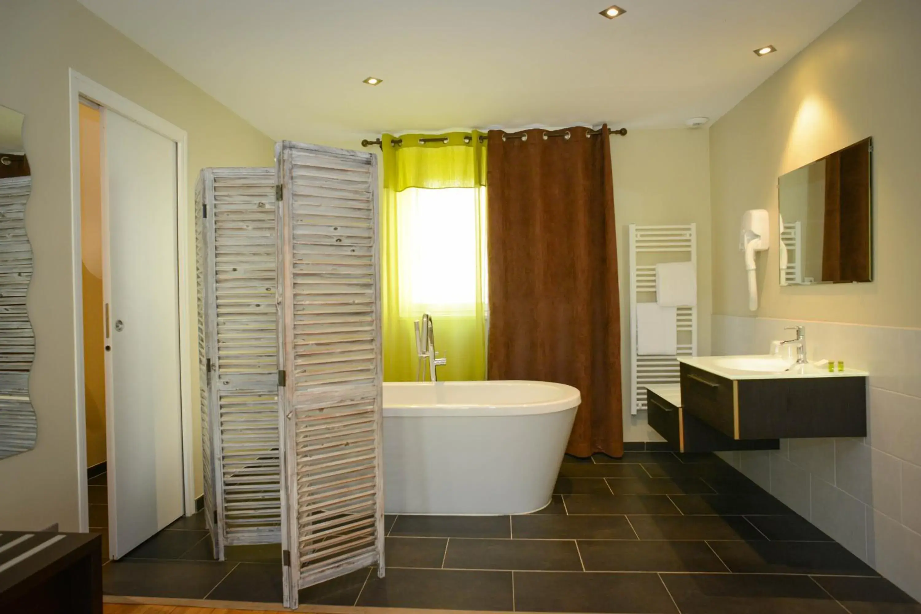 Bathroom in Auberge Normande