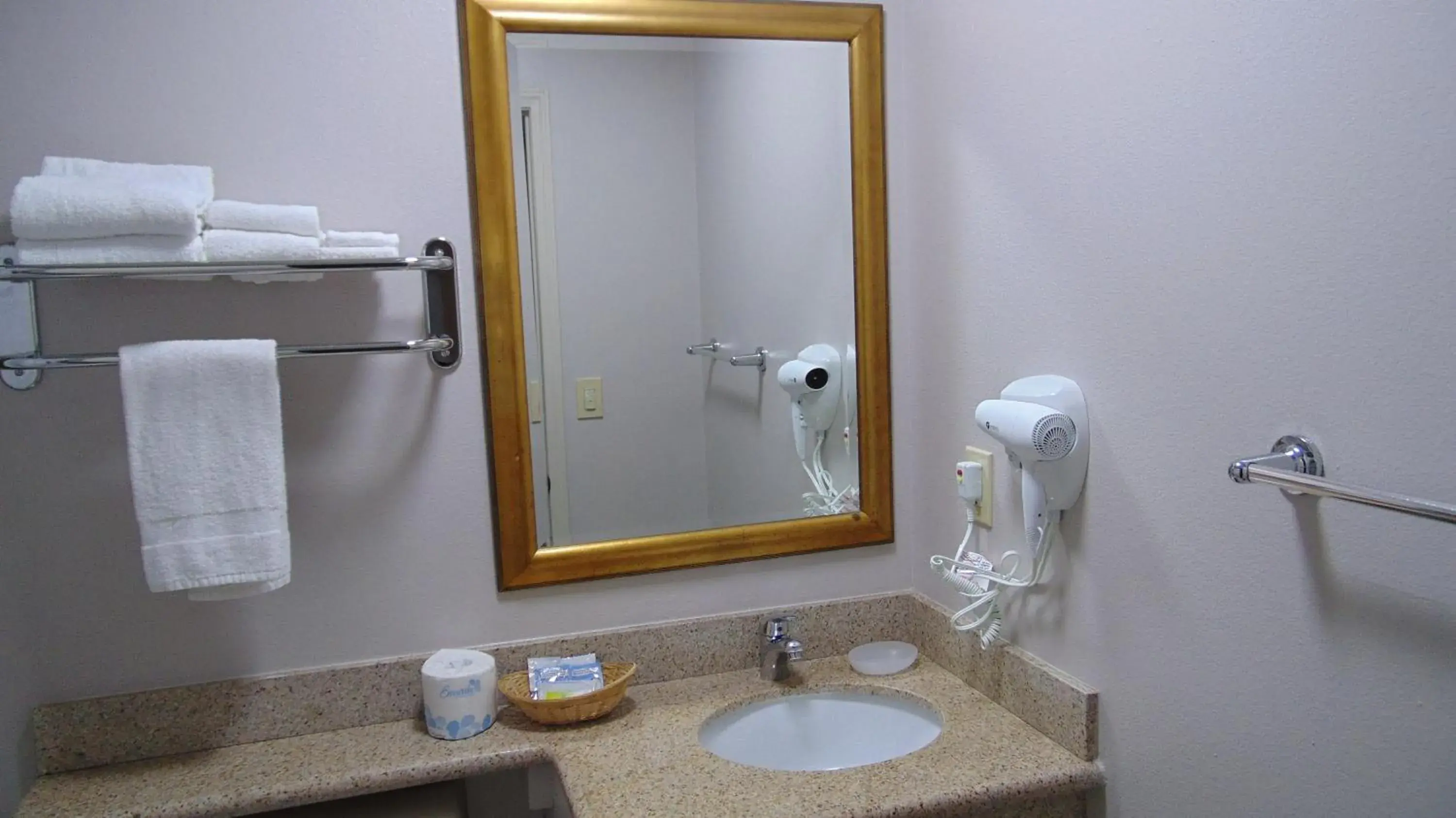 Bathroom in Corcoran Country Inn