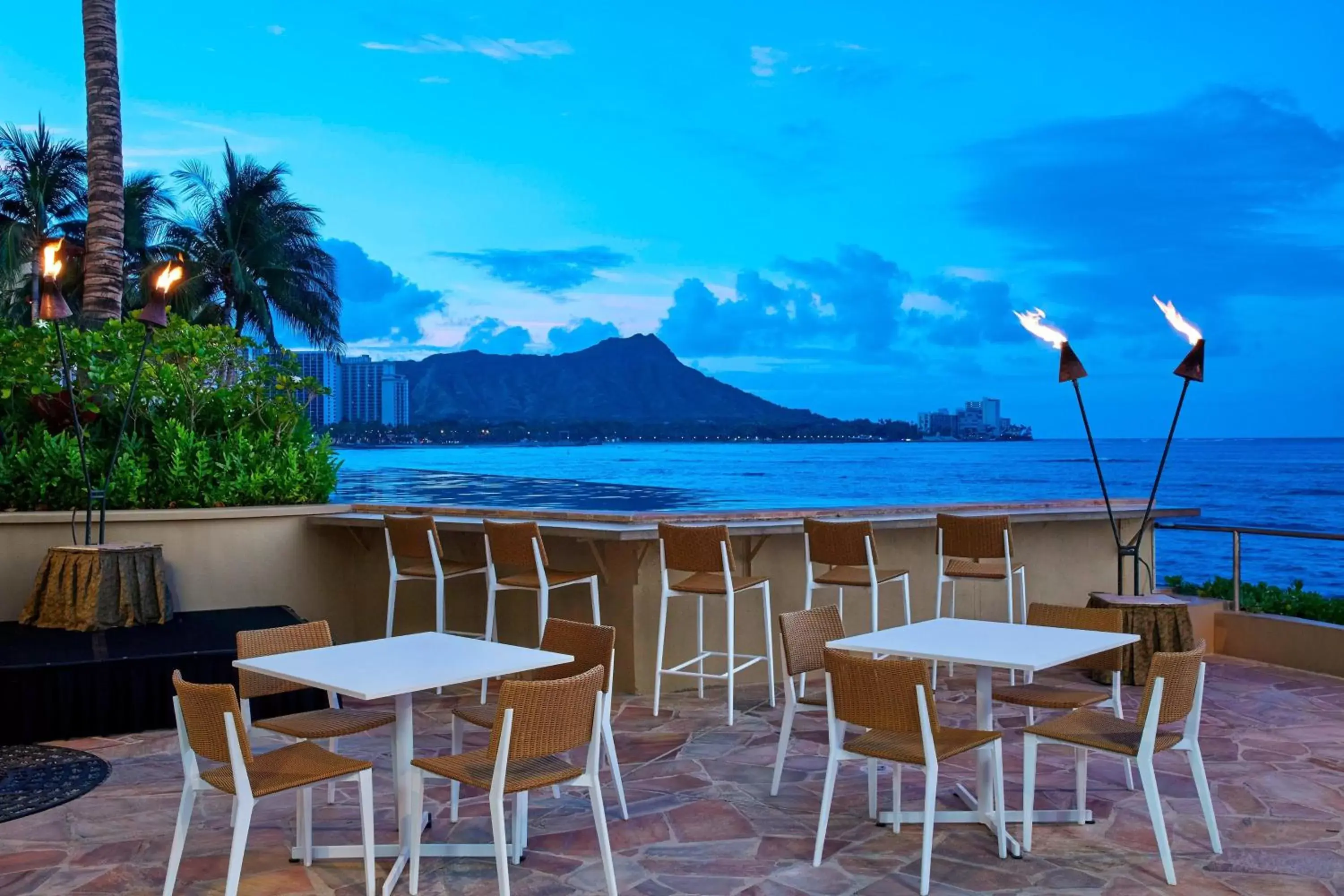 Restaurant/places to eat in Sheraton Waikiki