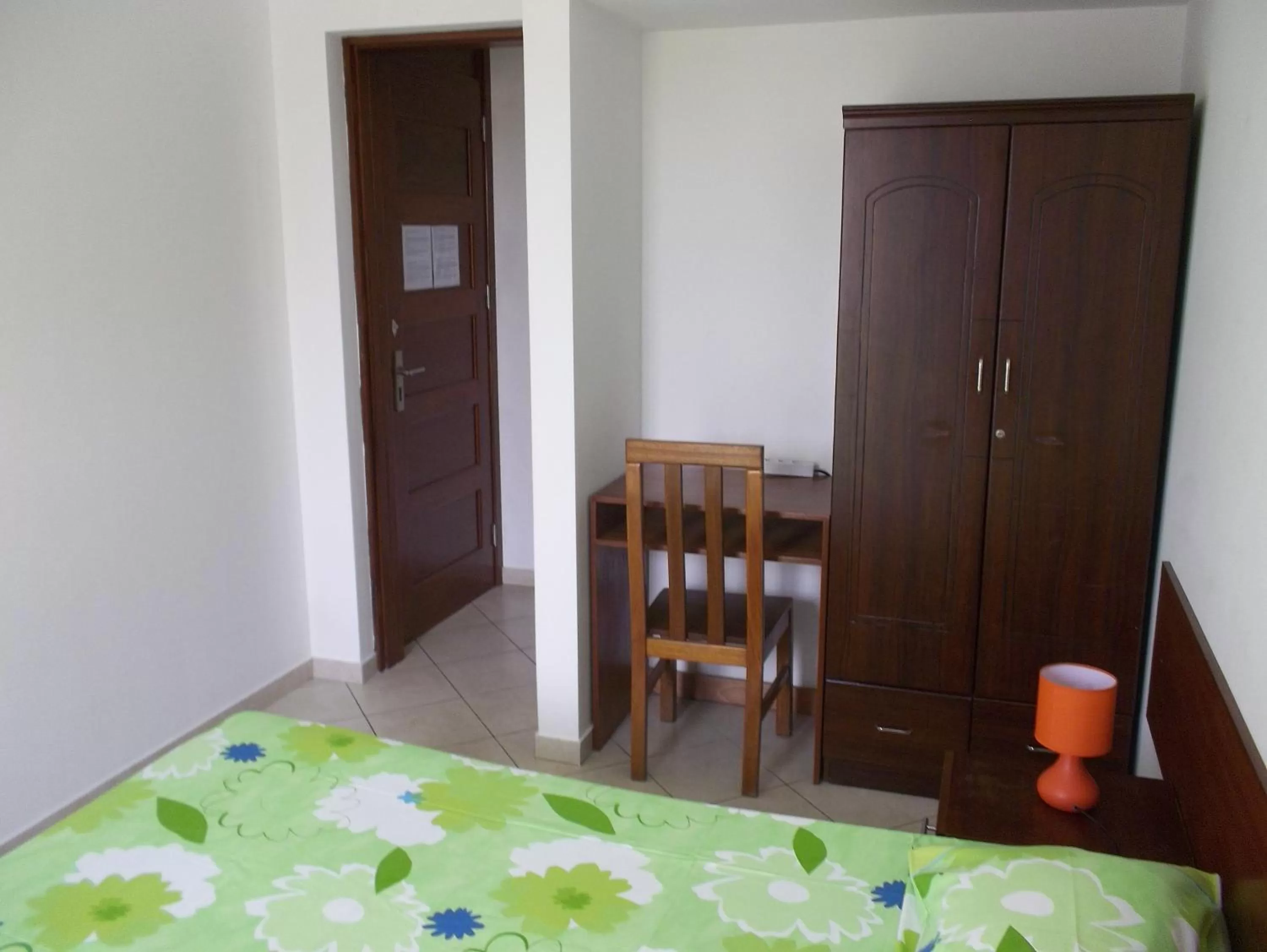 Photo of the whole room, Bed in Basic Hotel