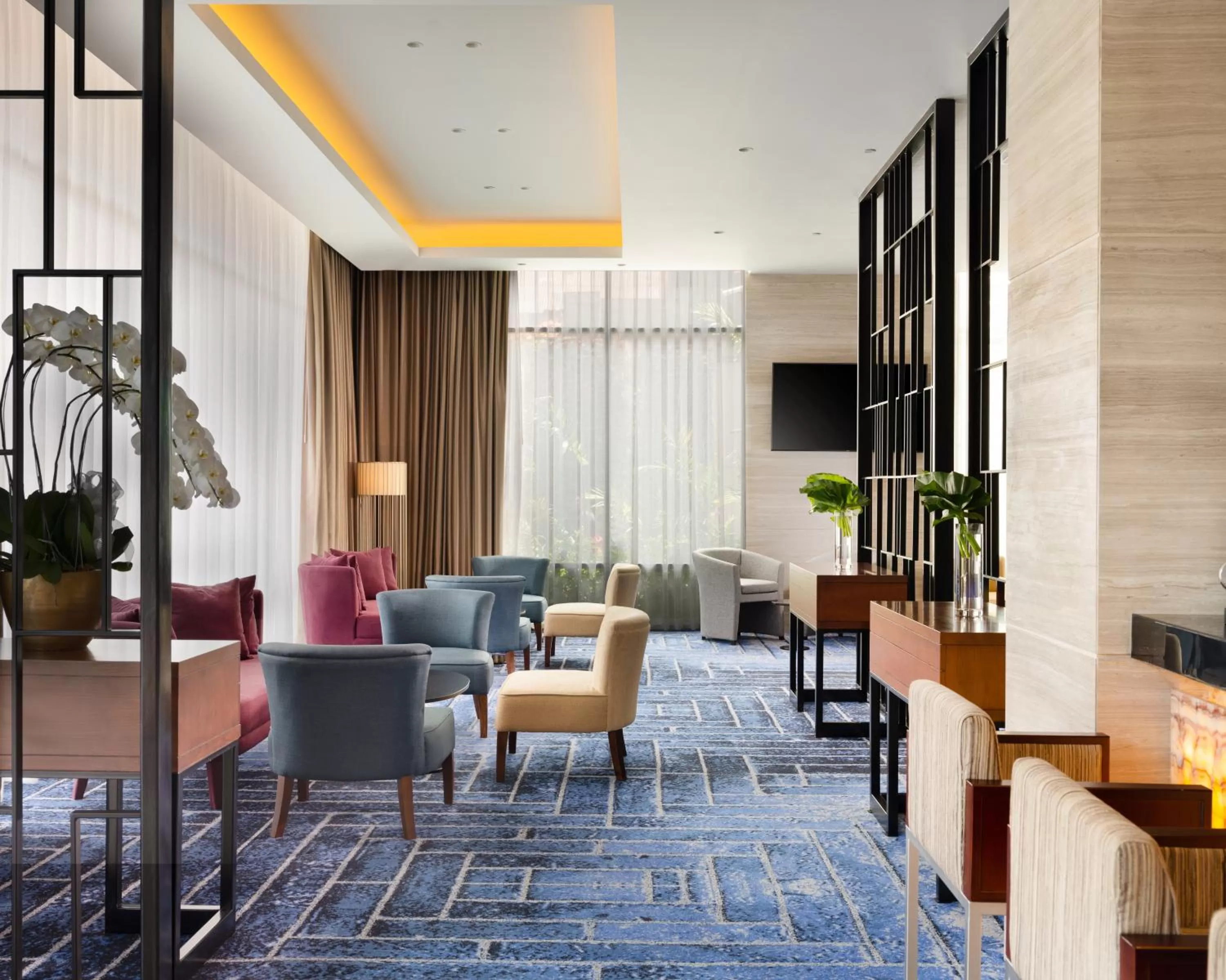 Lounge or bar in Holiday Inn & Suites Jakarta Gajah Mada by IHG