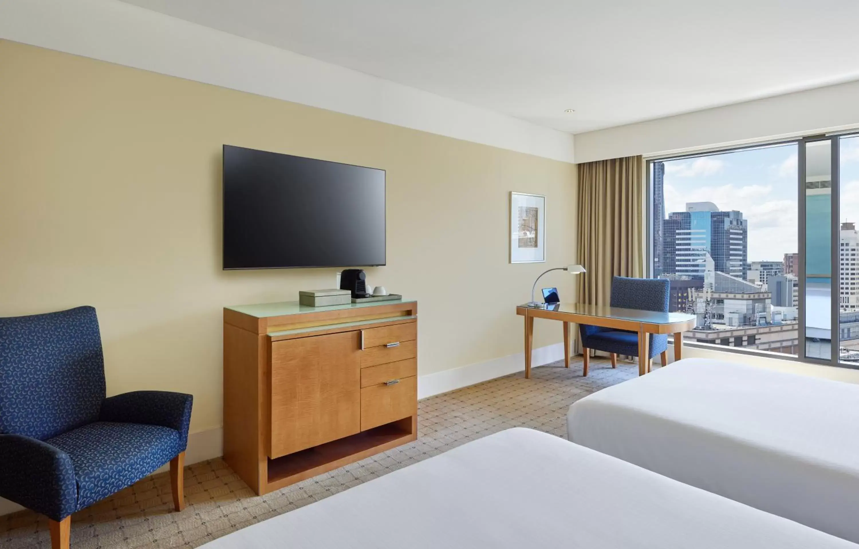 Bedroom, TV/Entertainment Center in The Fullerton Hotel Sydney