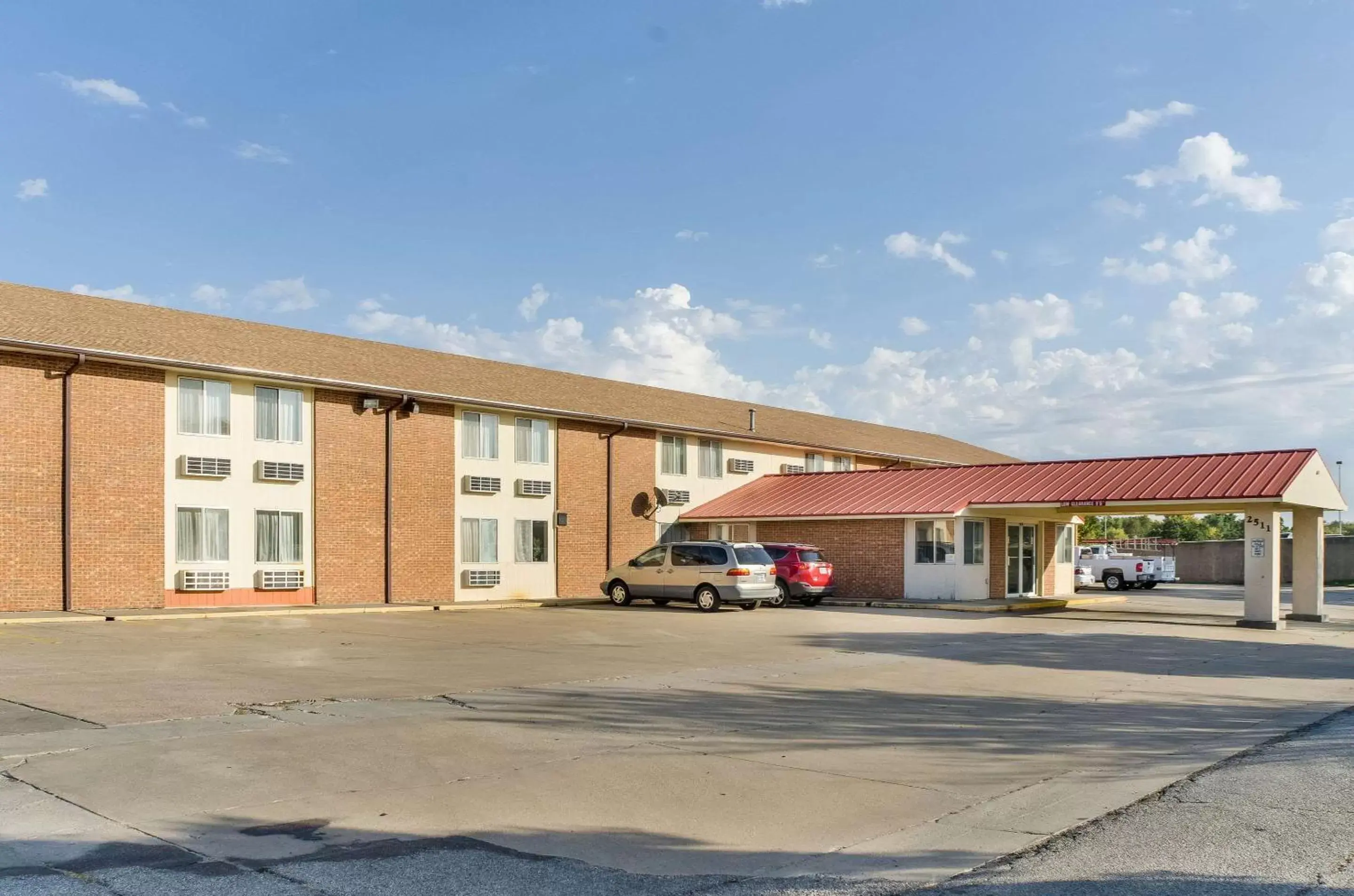 Property Building in Econo Lodge Emporia