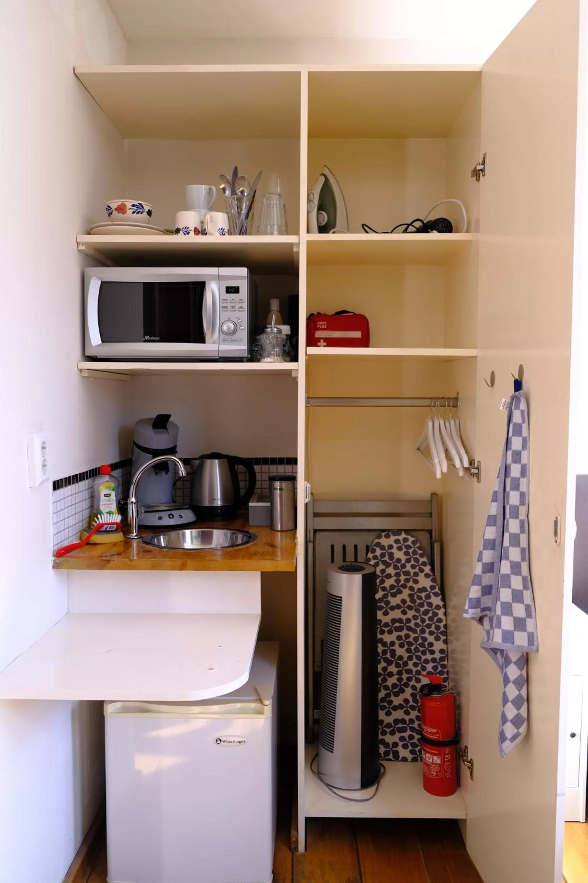 Kitchen/Kitchenette in Eelhouse private studio