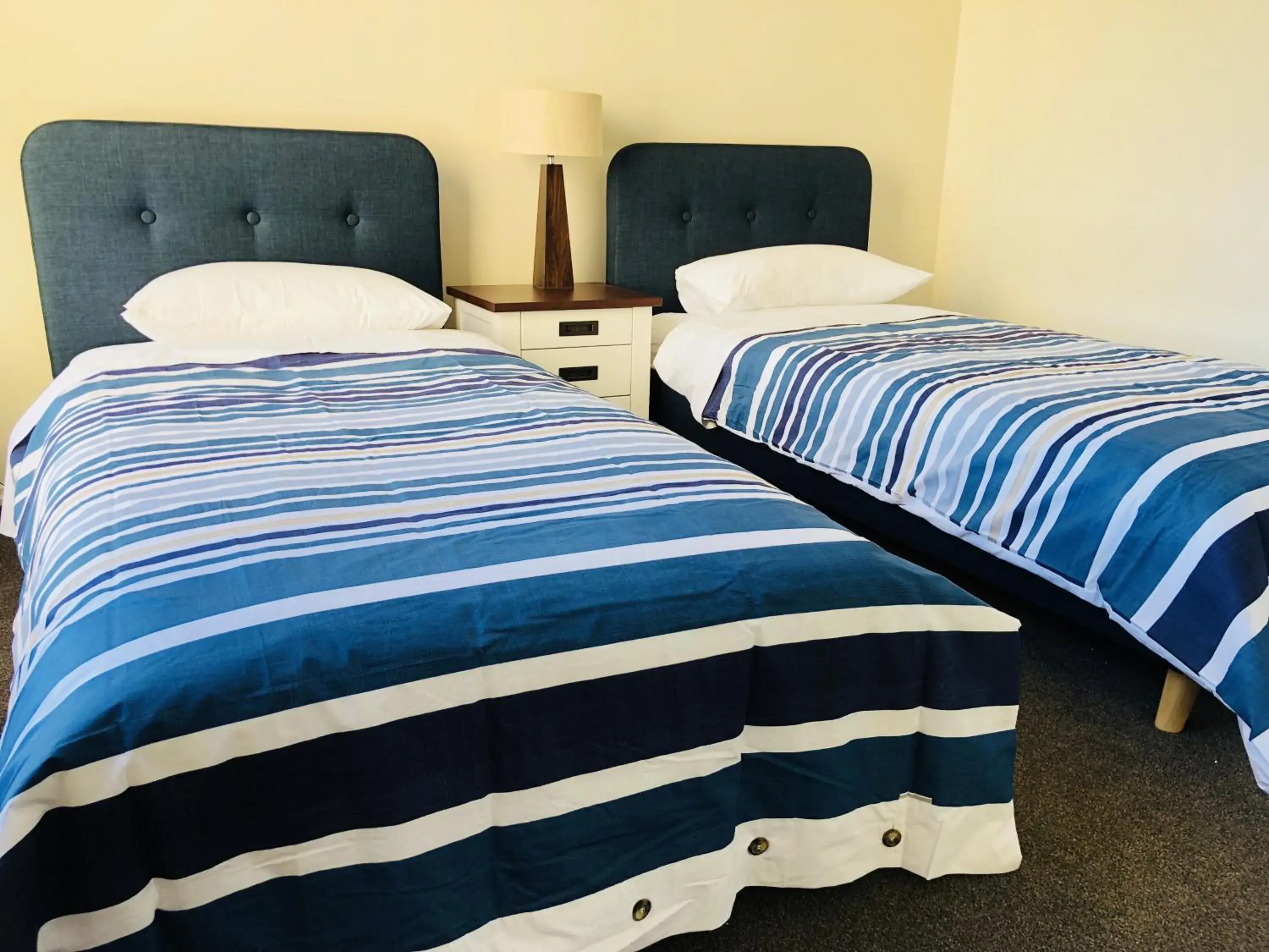 Bed in Apollo Bay Seal Apartments