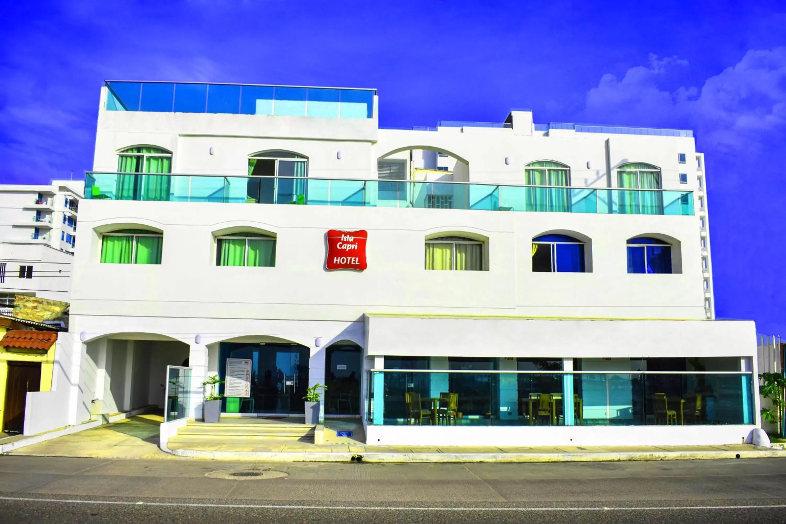 Facade/entrance, Property Building in Hotel Isla Capri