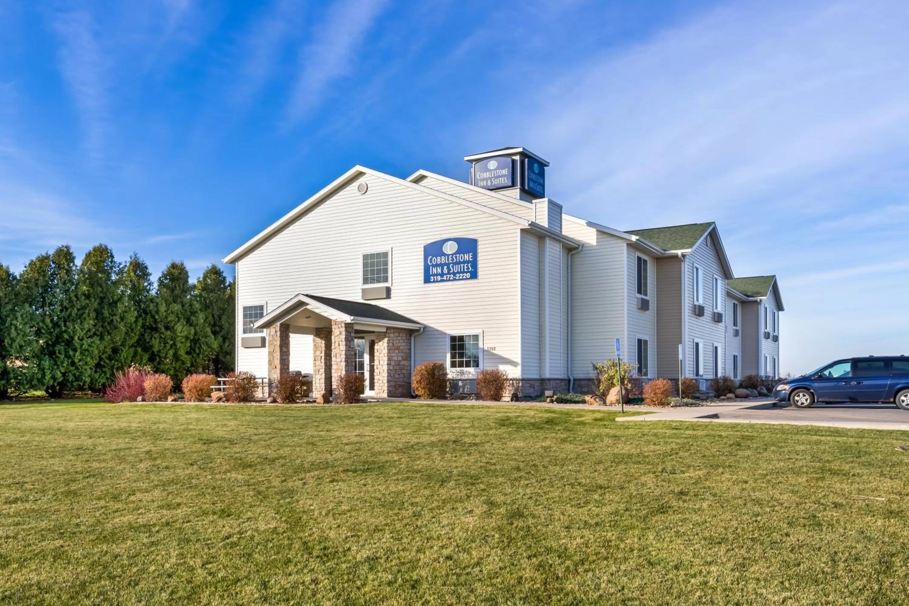 Property building in Cobblestone Inn & Suites - Vinton, IA