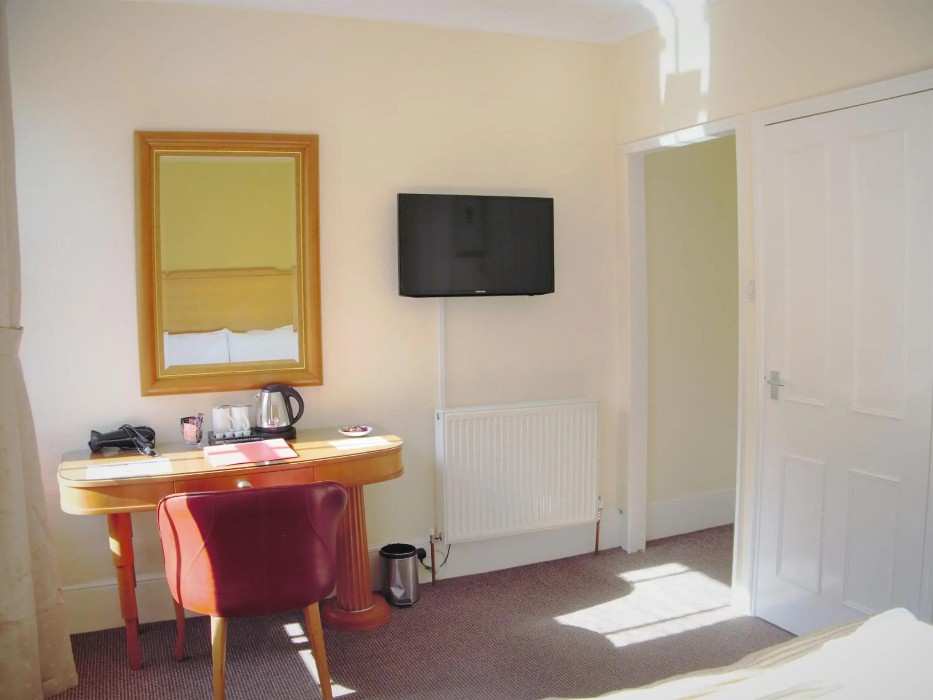 Bedroom, TV/Entertainment Center in Town House Rooms