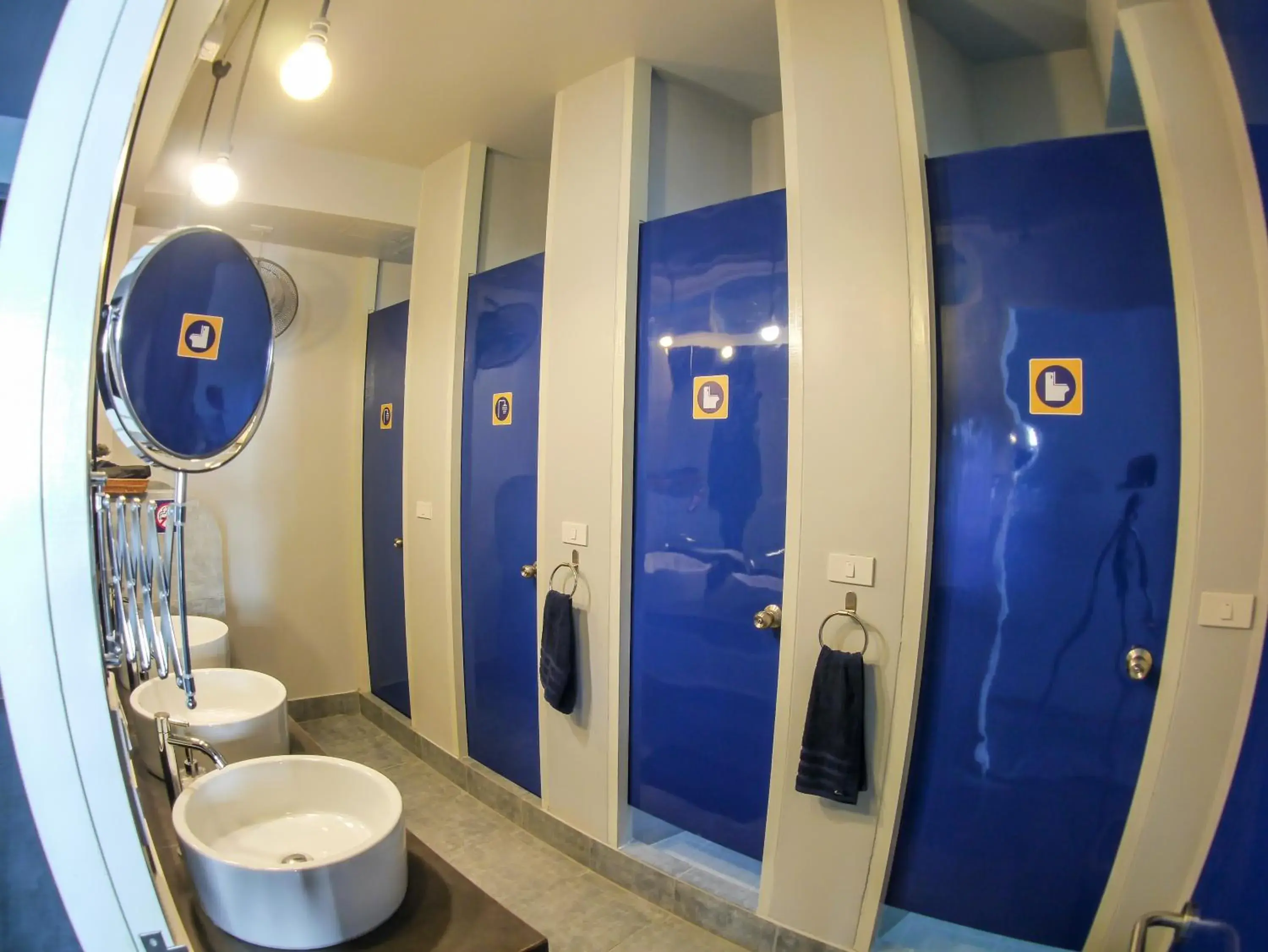 Shower, Bathroom in The Moon Hostel Huahin