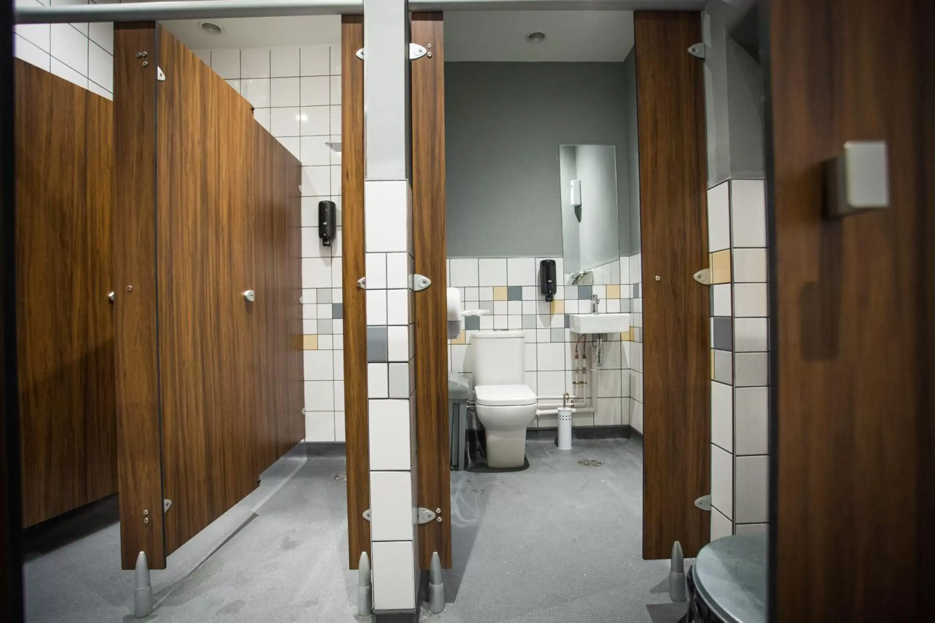 Shower, Bathroom in PubLove @ The Crown, Battersea