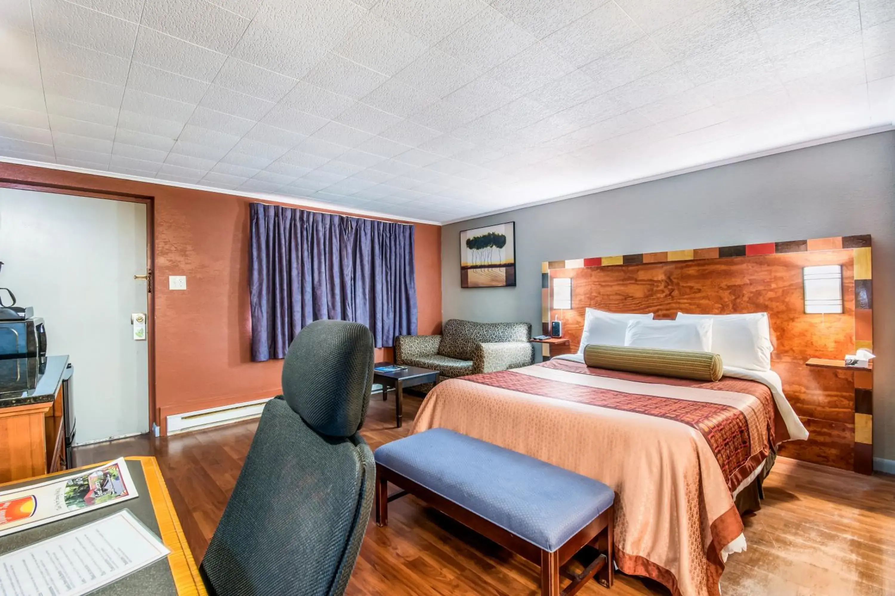 Bed in Highland Inn New Cumberland Bed in Highland Inn New Cumberland