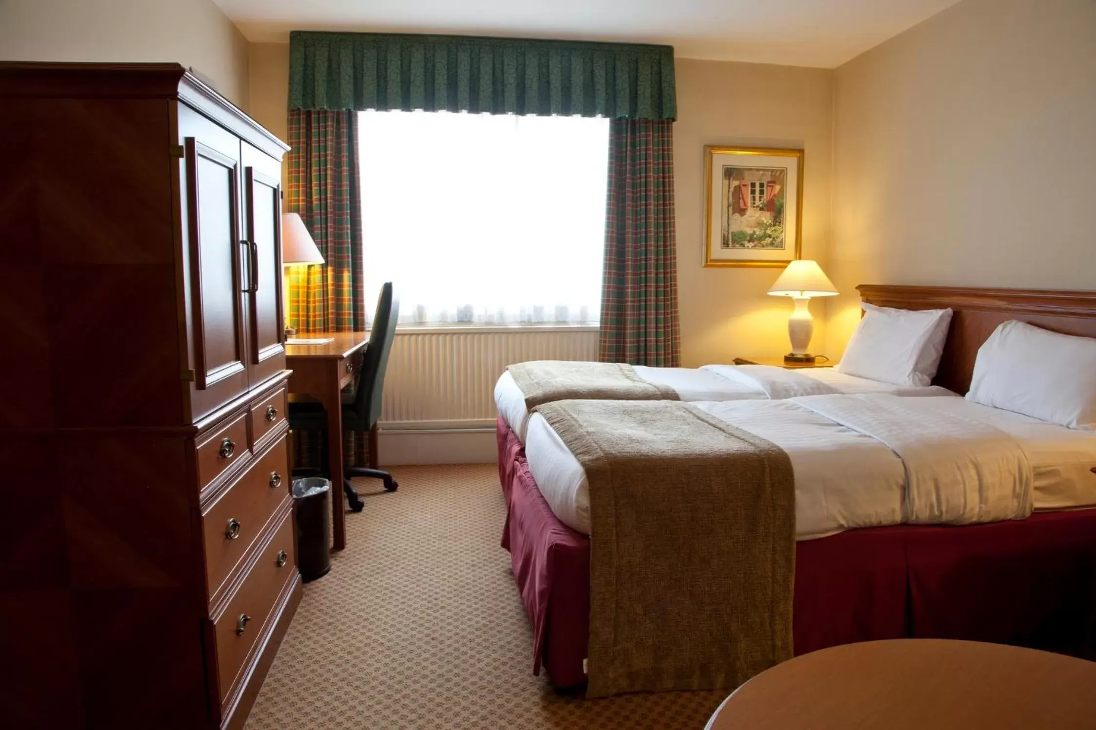 Photo of the whole room, Bed in Holiday Inn South Normanton M1, Jct.28, an IHG Hotel