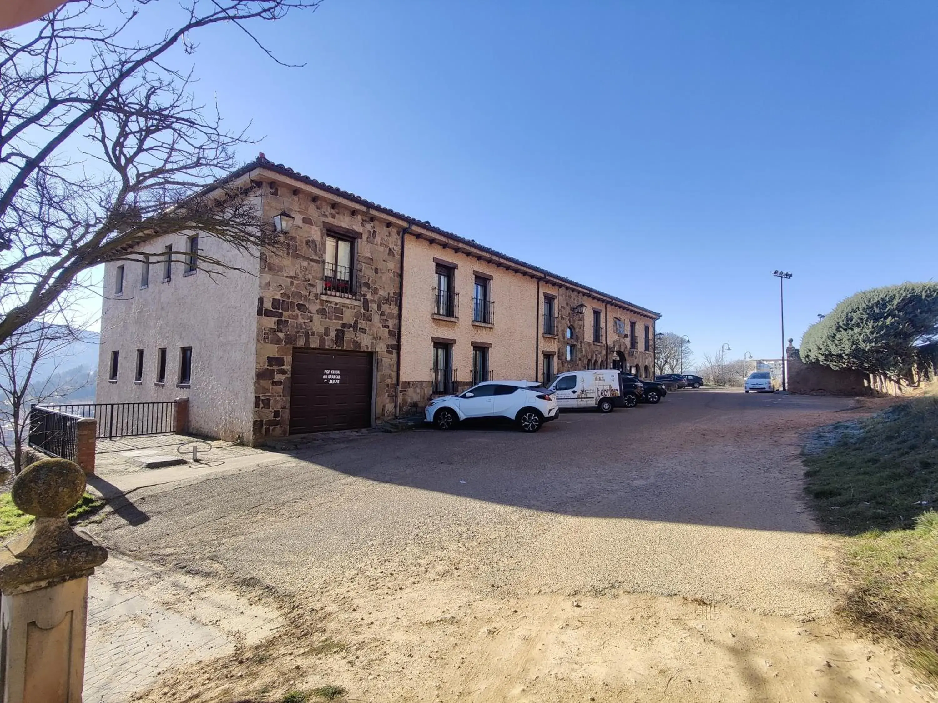 Property Building in Hotel Leonor Mirón