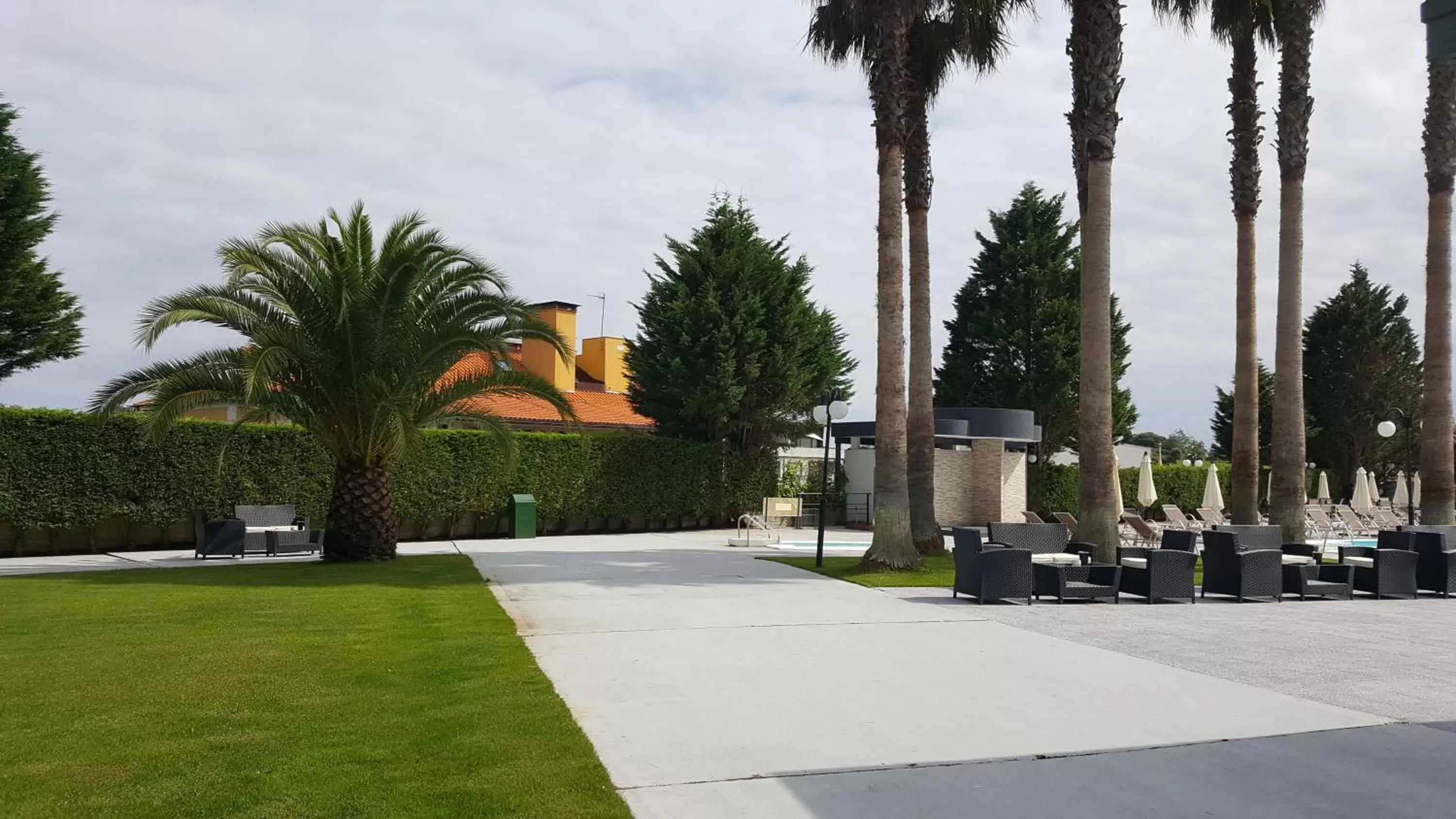 Garden, Property Building in Hotel La Palma de Llanes