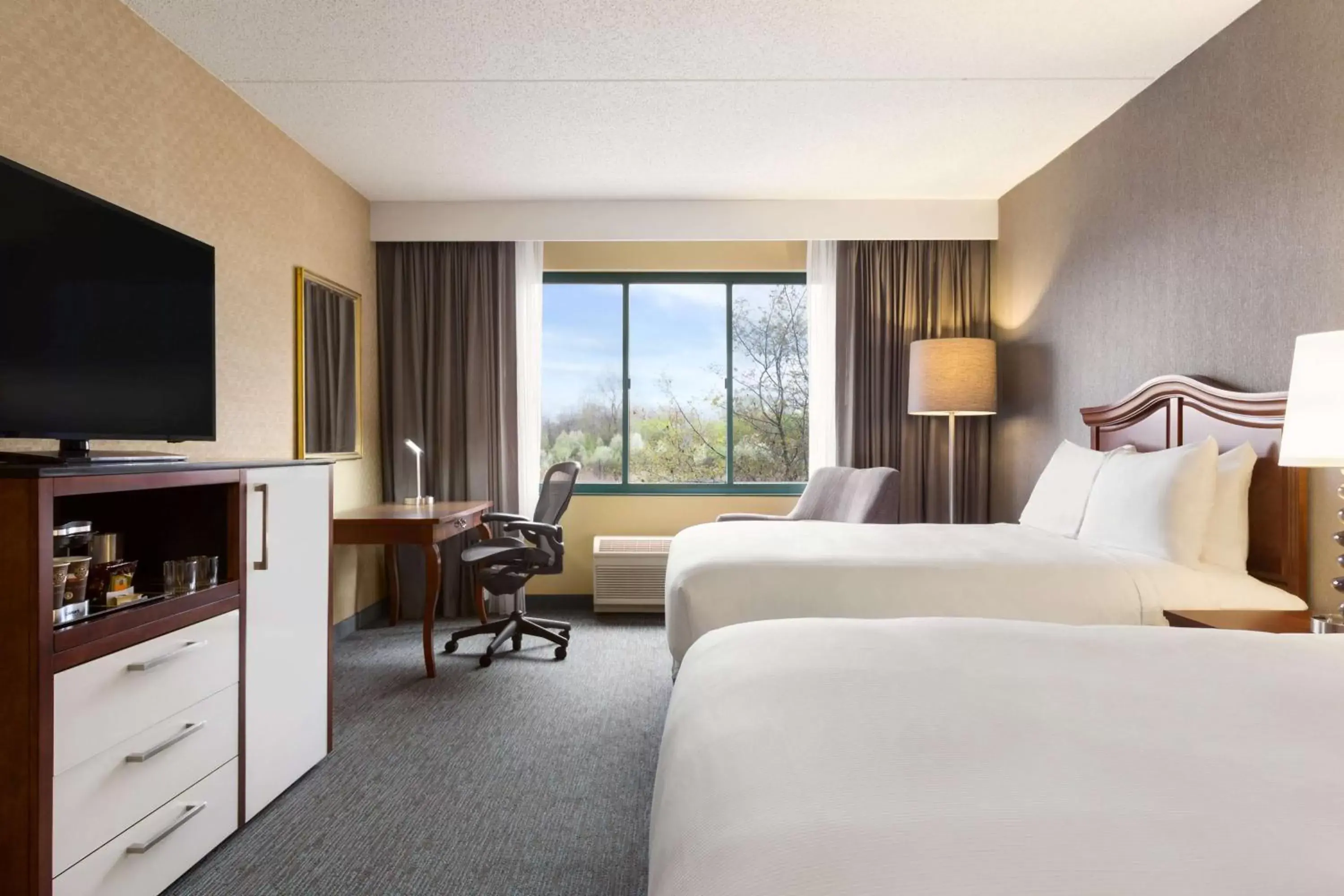 Bed in DoubleTree by Hilton Hotel Detroit - Novi